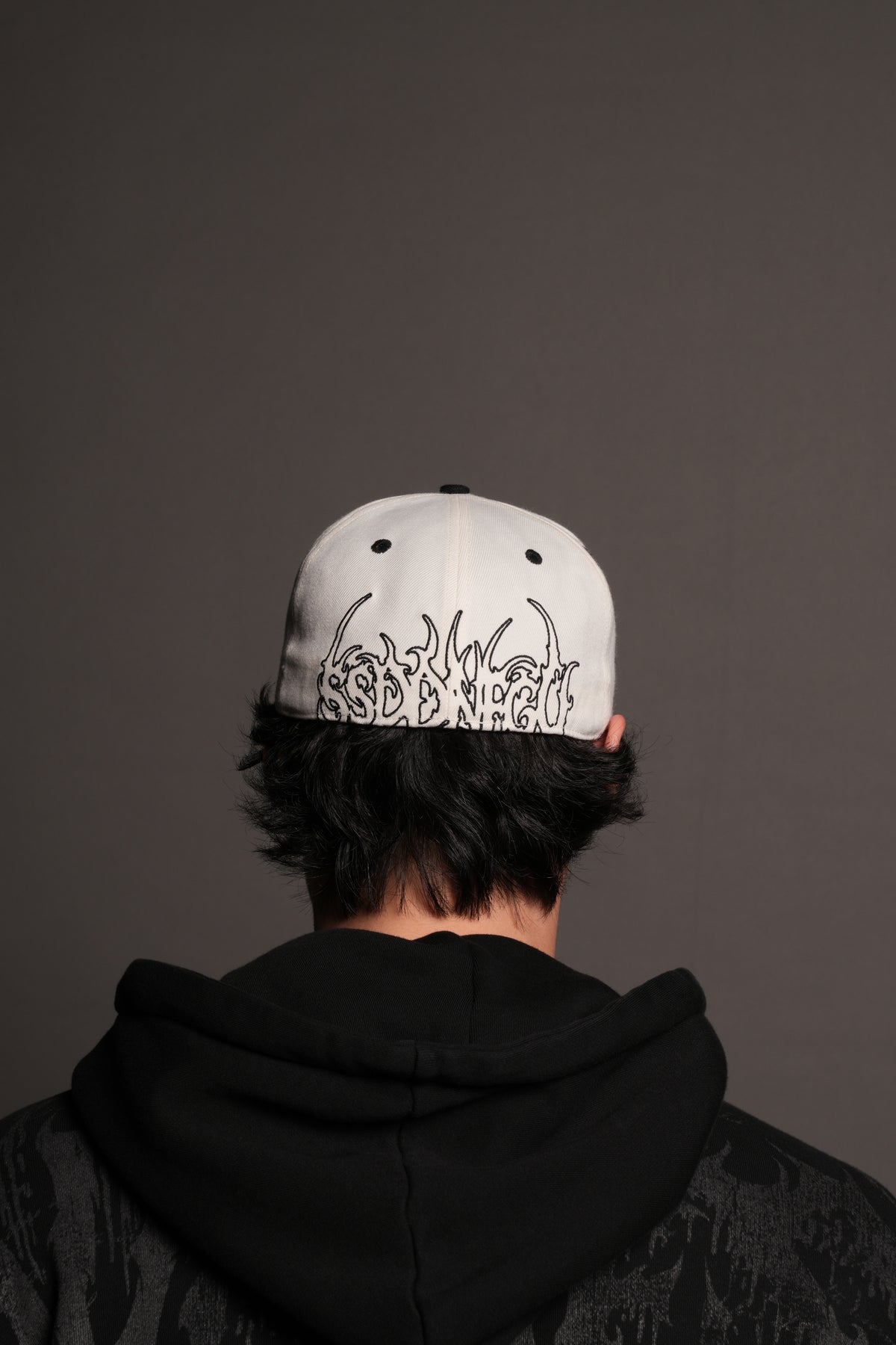 Mantra Fitted Cap In Cream/Black
