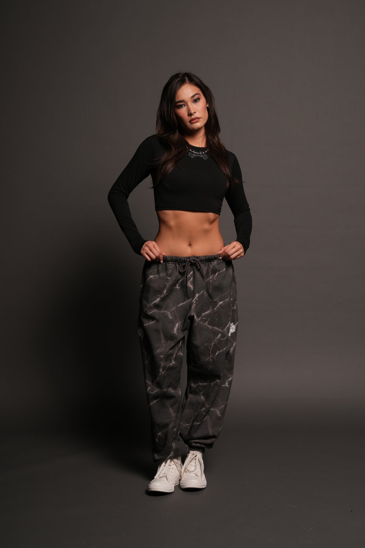 Dual Wolf Lightweight Lounger Sweat Pants In Darc Thorns
