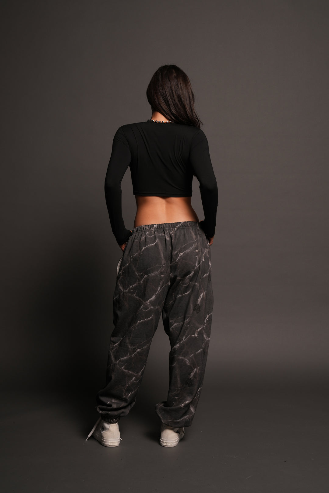 Dual Wolf Lightweight Lounger Sweat Pants In Darc Thorns