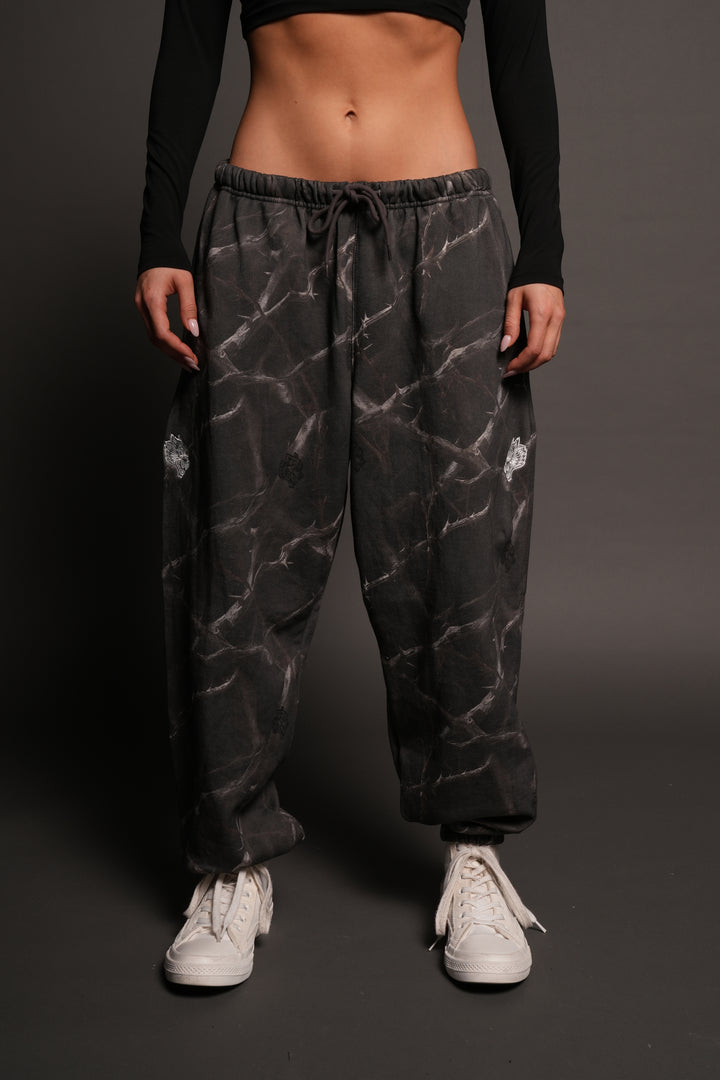 Dual Wolf Lightweight Lounger Sweat Pants In Darc Thorns