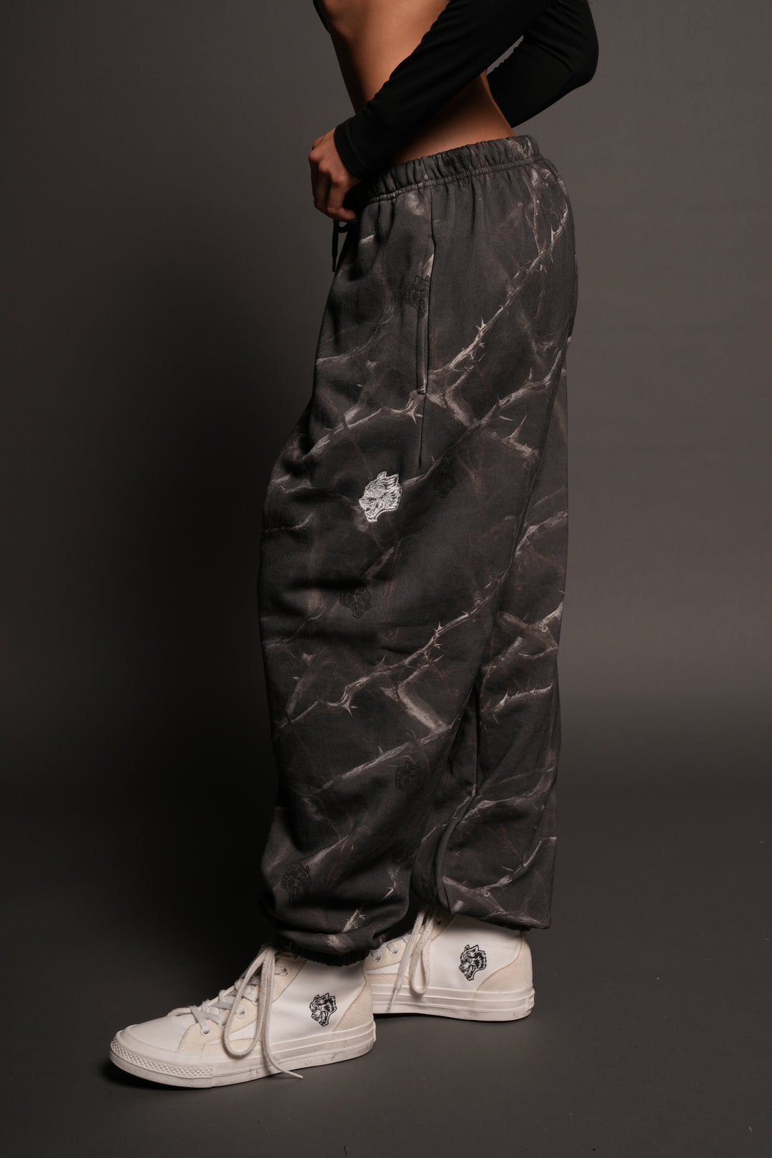Dual Wolf Lightweight Lounger Sweat Pants In Darc Thorns