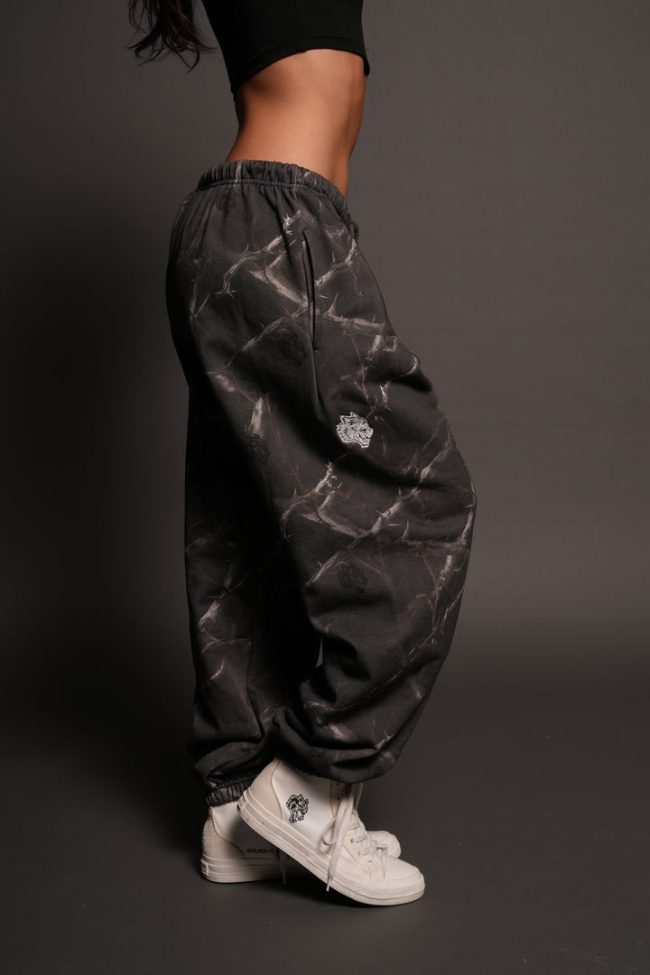 Dual Wolf Lightweight Lounger Sweat Pants In Darc Thorns