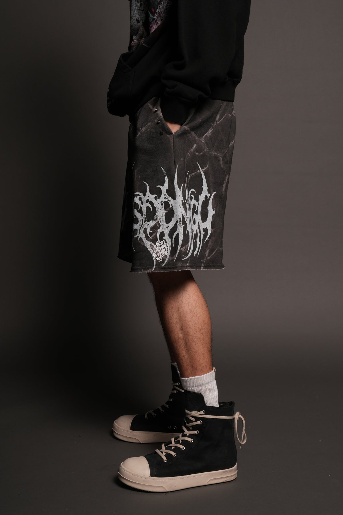 Ssddnfgu Raw Hem Oversized Post Lounge Sweat Shorts In Darc Thorns
