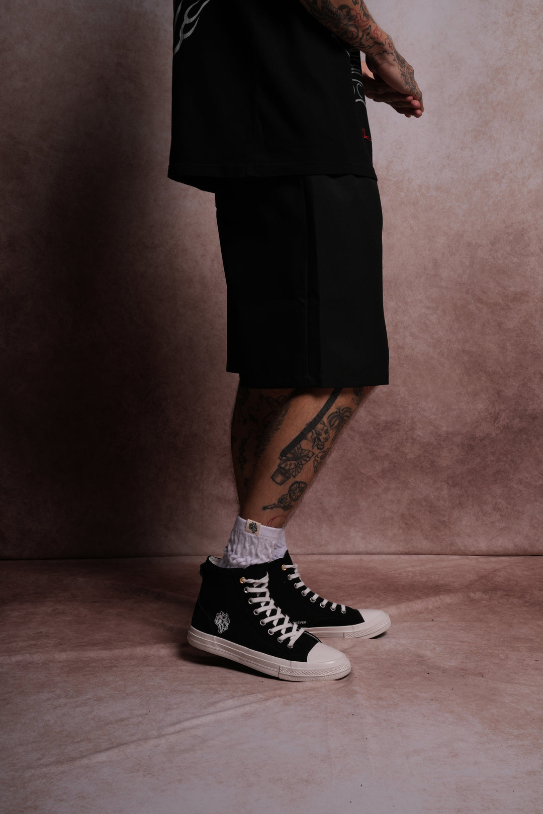 Wolf Chopper Armando Shorts in Black