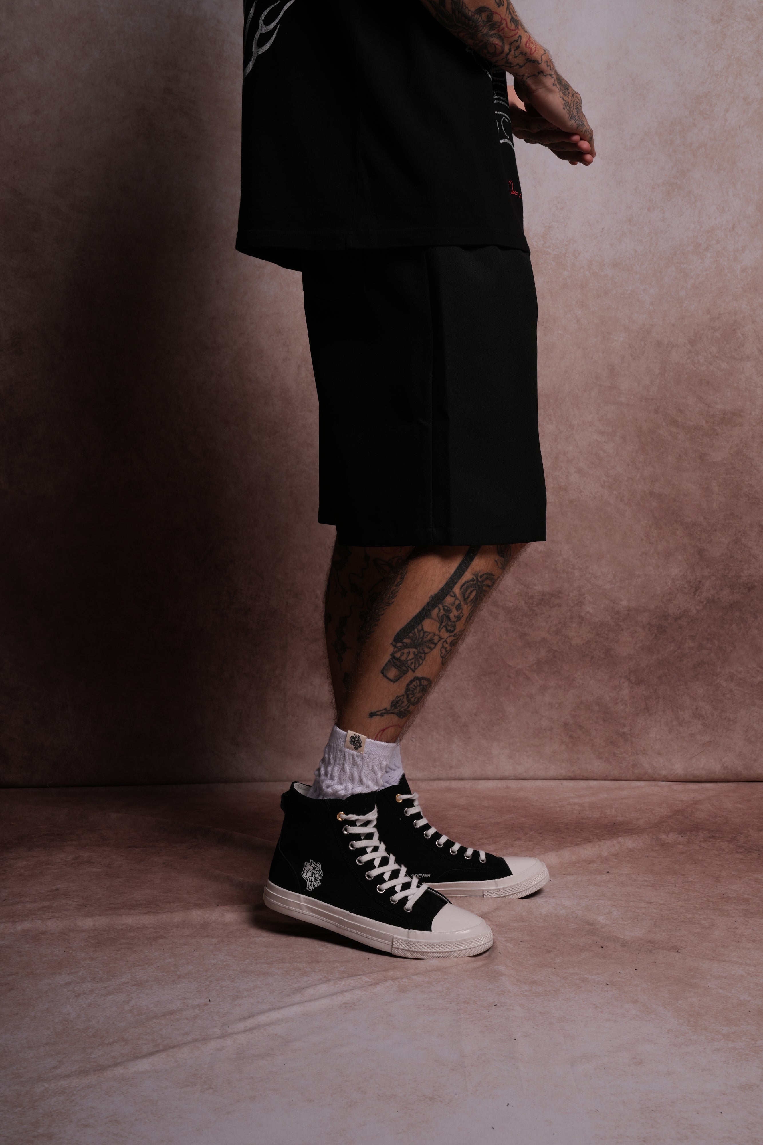 Wolf Chopper Armando Shorts in Black