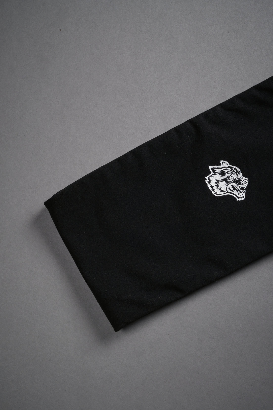 Single Wolf "Mia" Energy Bandeau in Black