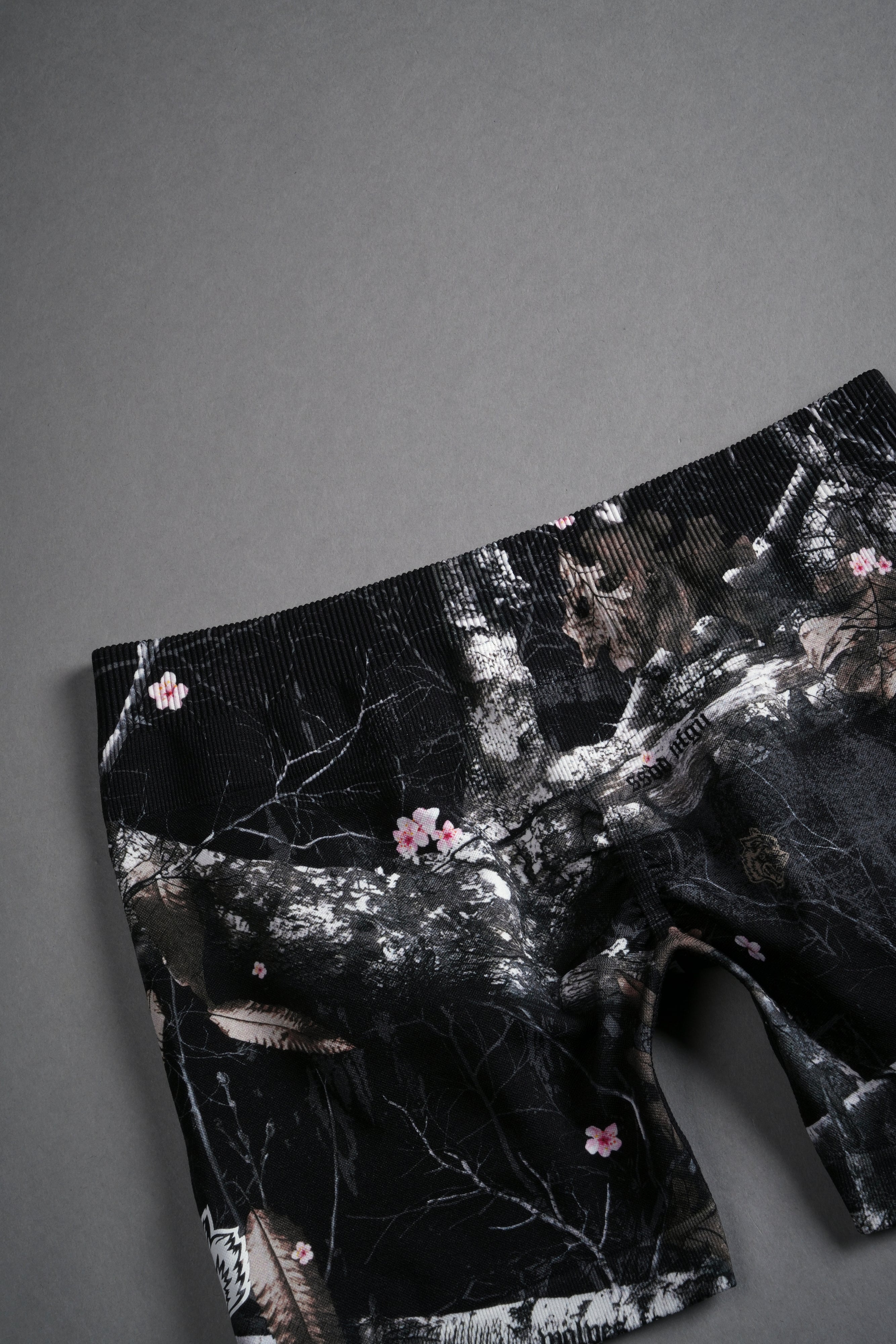 【美品】 darc sport Wolf shorts 刺繍　狼　ブラック　M 美品】 darc sport Wolf shorts 刺繍 狼 ブラック S