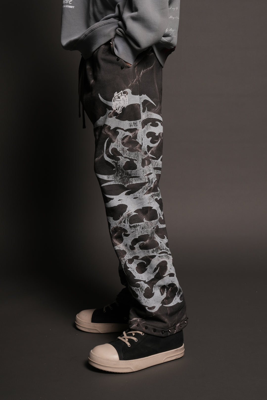 Ssddnfgu Bigelow Sweat Pants In Darc Thorns