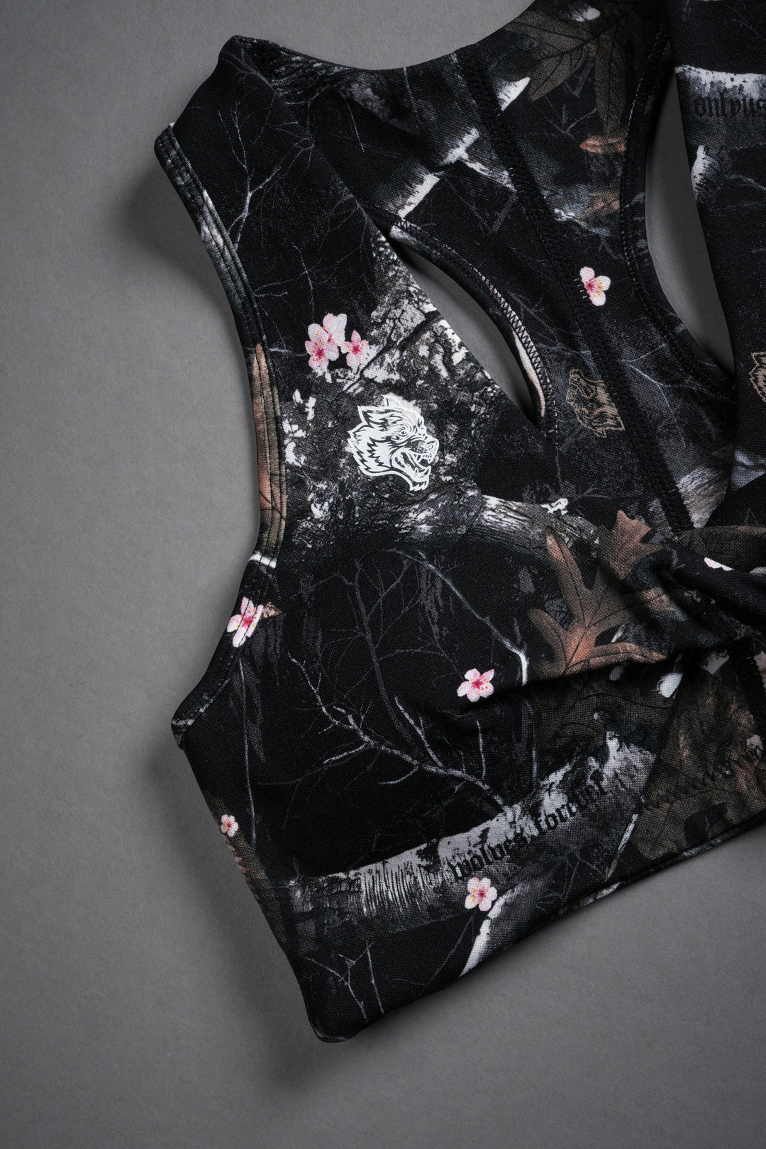 Single Wolf "Everson" Seamless Twist Bra in Darc Blossom Woodland Camo