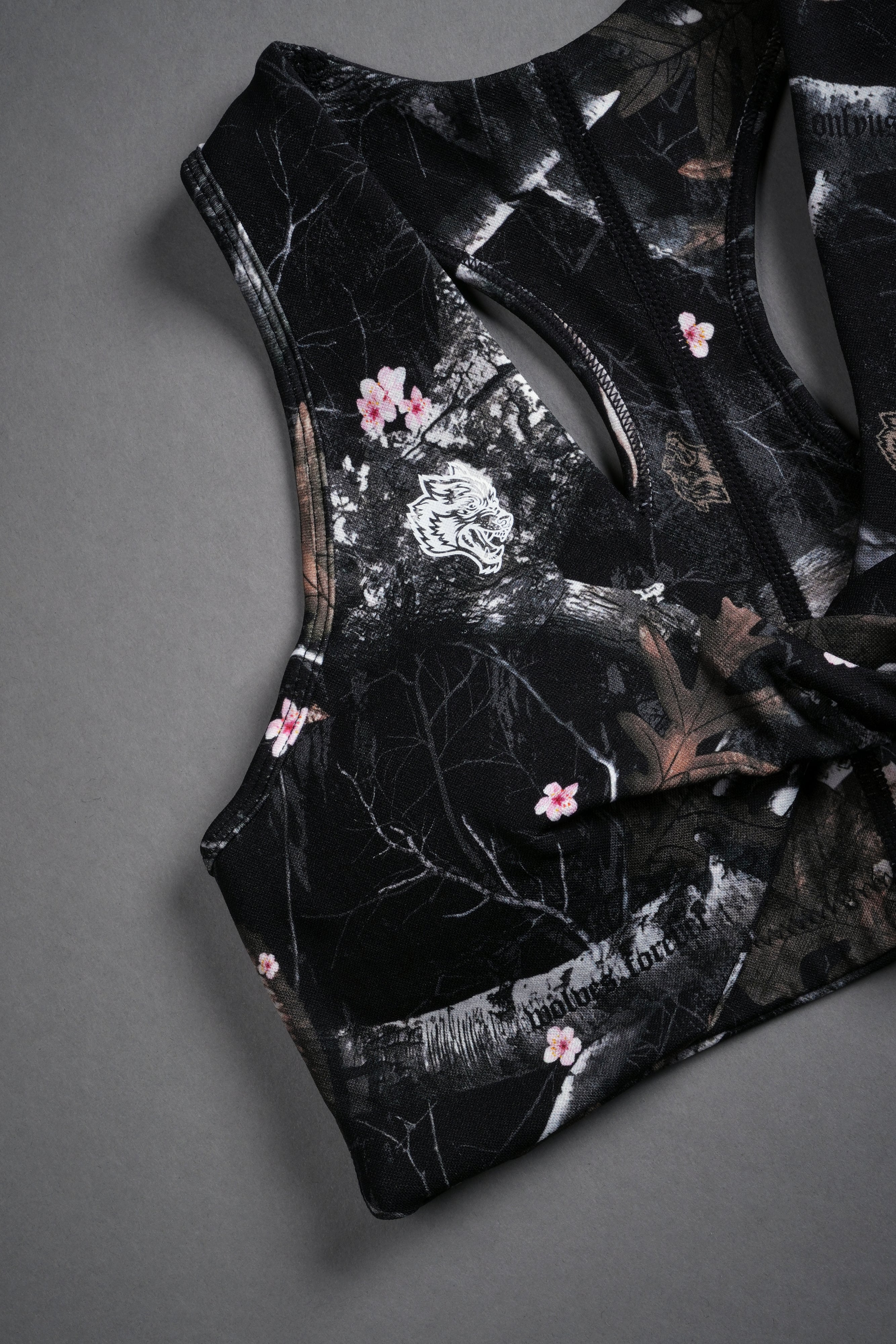 Single Wolf "Everson" Seamless Twist Bra in Darc Blossom Woodland Camo