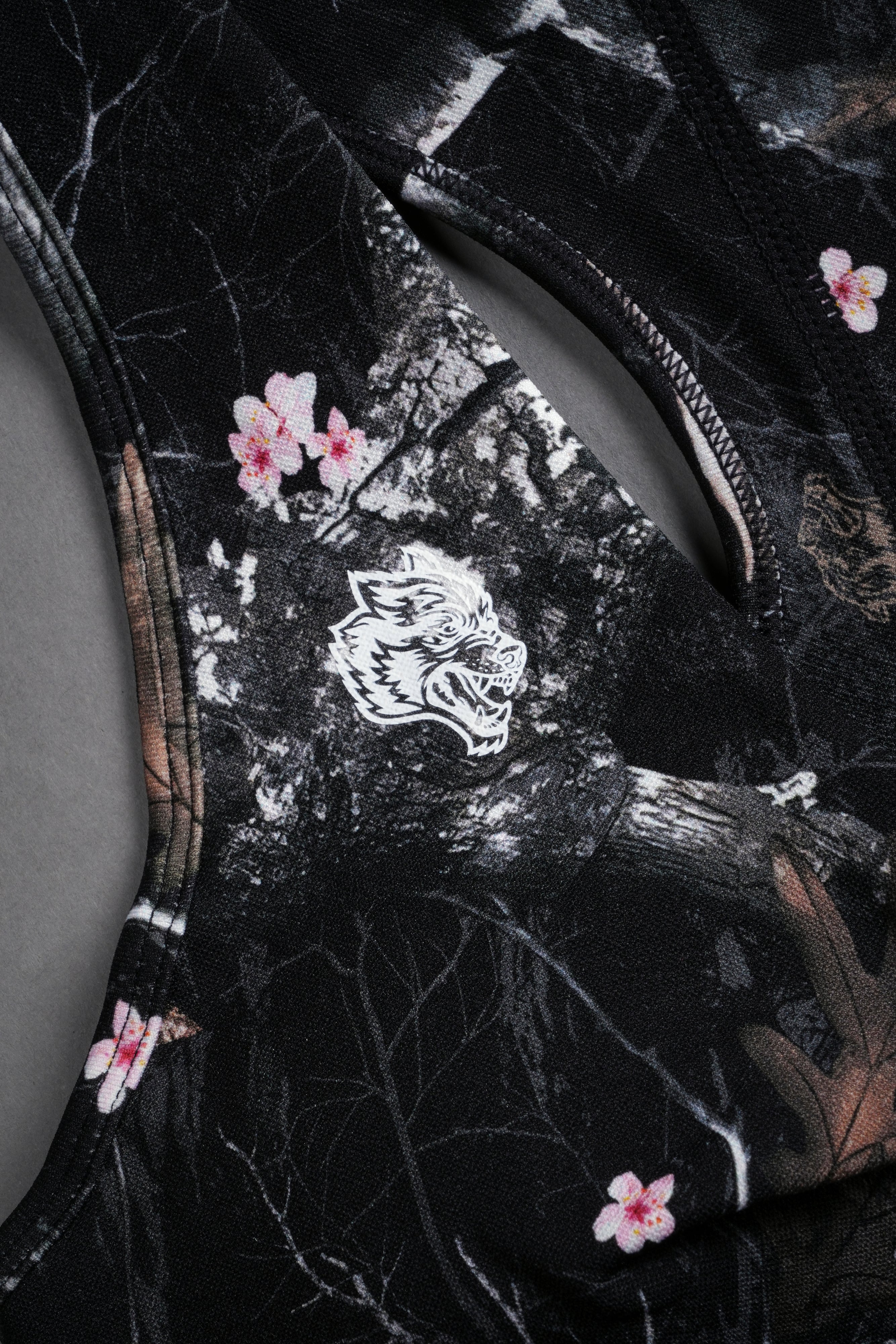 Single Wolf "Everson" Seamless Twist Bra in Darc Blossom Woodland Camo
