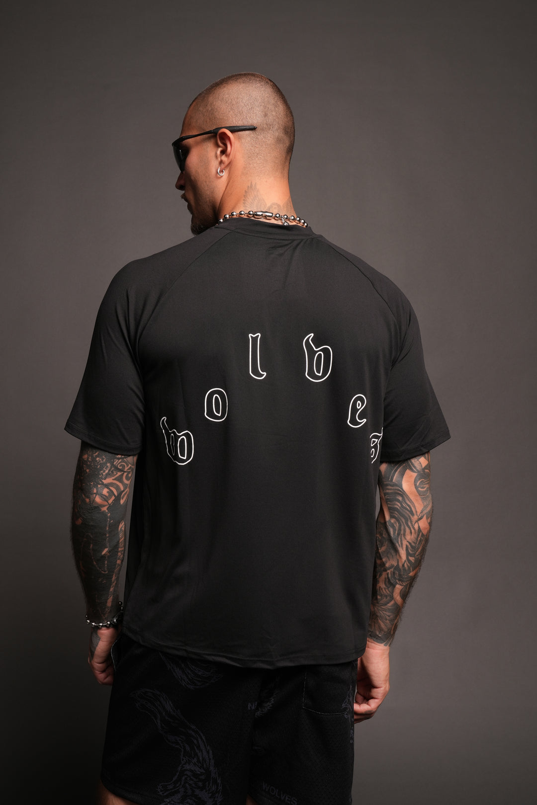 Wolves Pyramid V2 Dry Wolf Raglan Ss Tee In Black