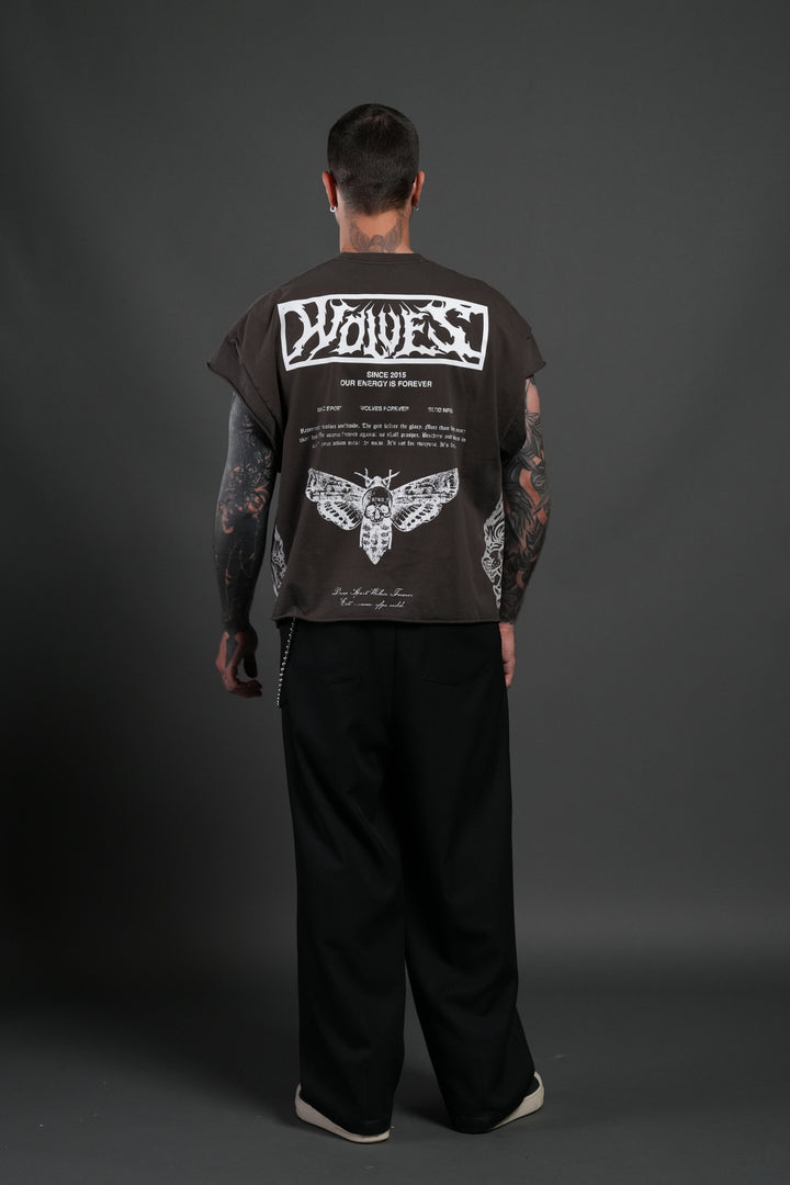 Death's-Head Grunge Cut-Off Mid Length Raw Hem Tee in Darc Brown Drift Wash