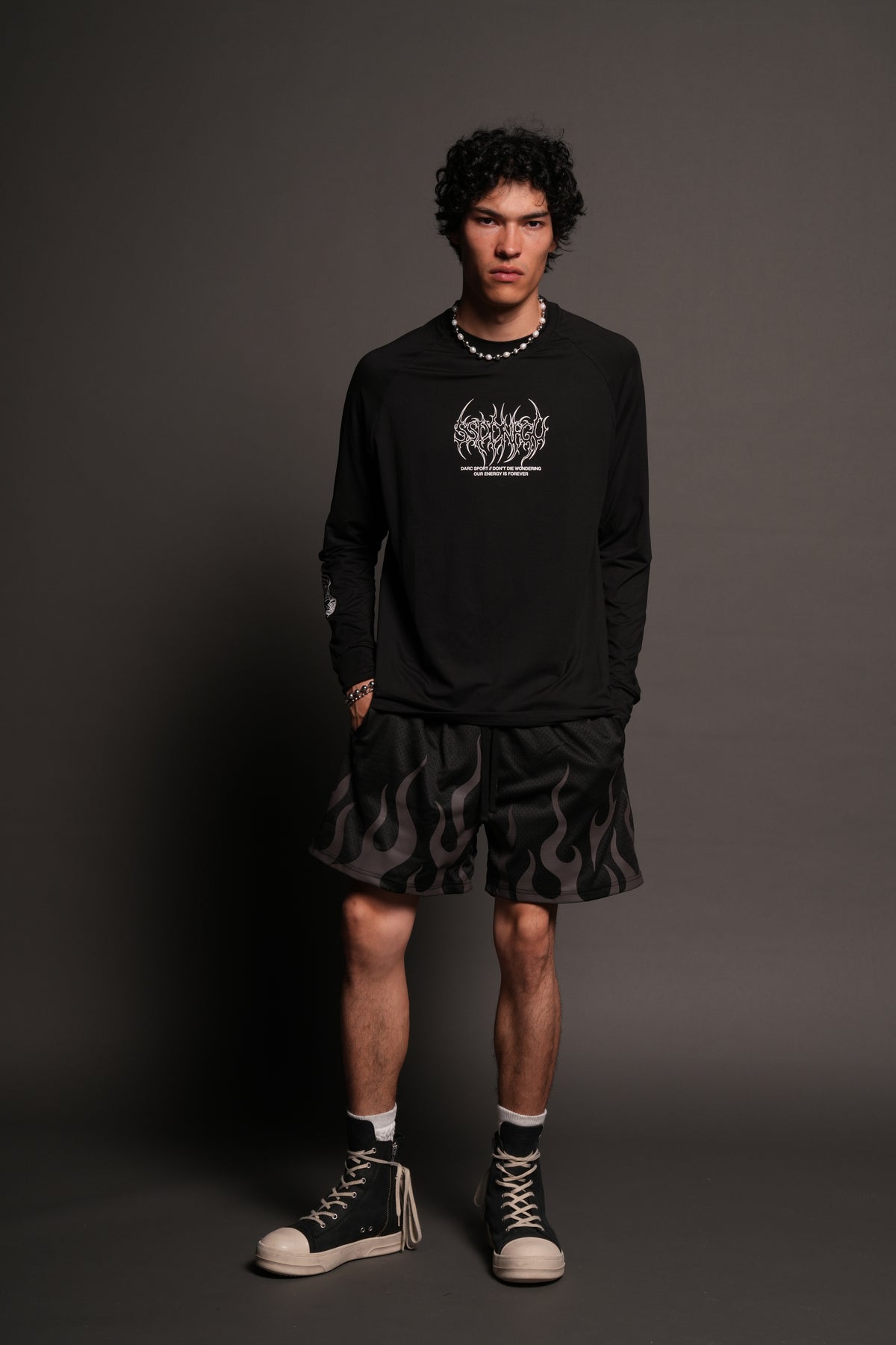 Hesh Mantra Dry Wolf Raglan Ls Tee In Black