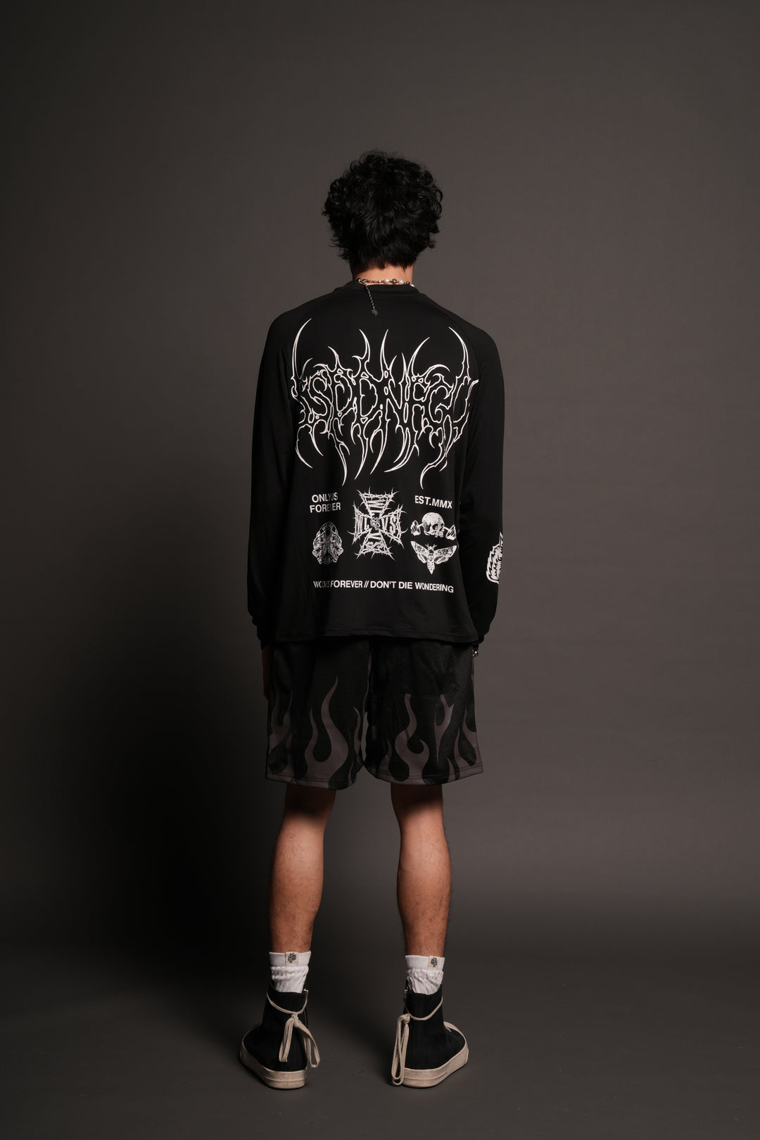 Hesh Mantra Dry Wolf Raglan Ls Tee In Black