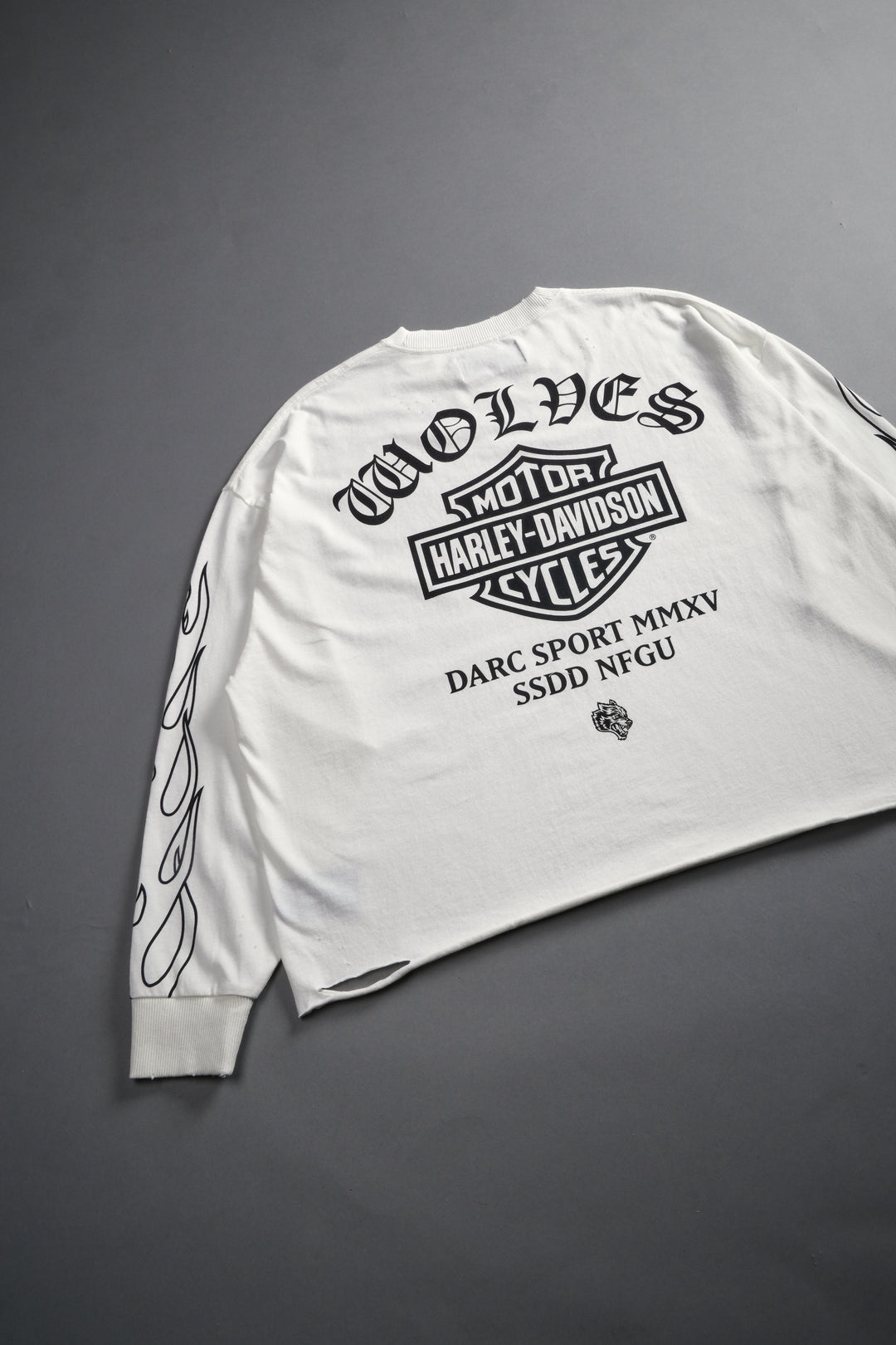Harley-Davidson Wolves Distressed Grunge "Box Cut" L/S Tee in Cream
