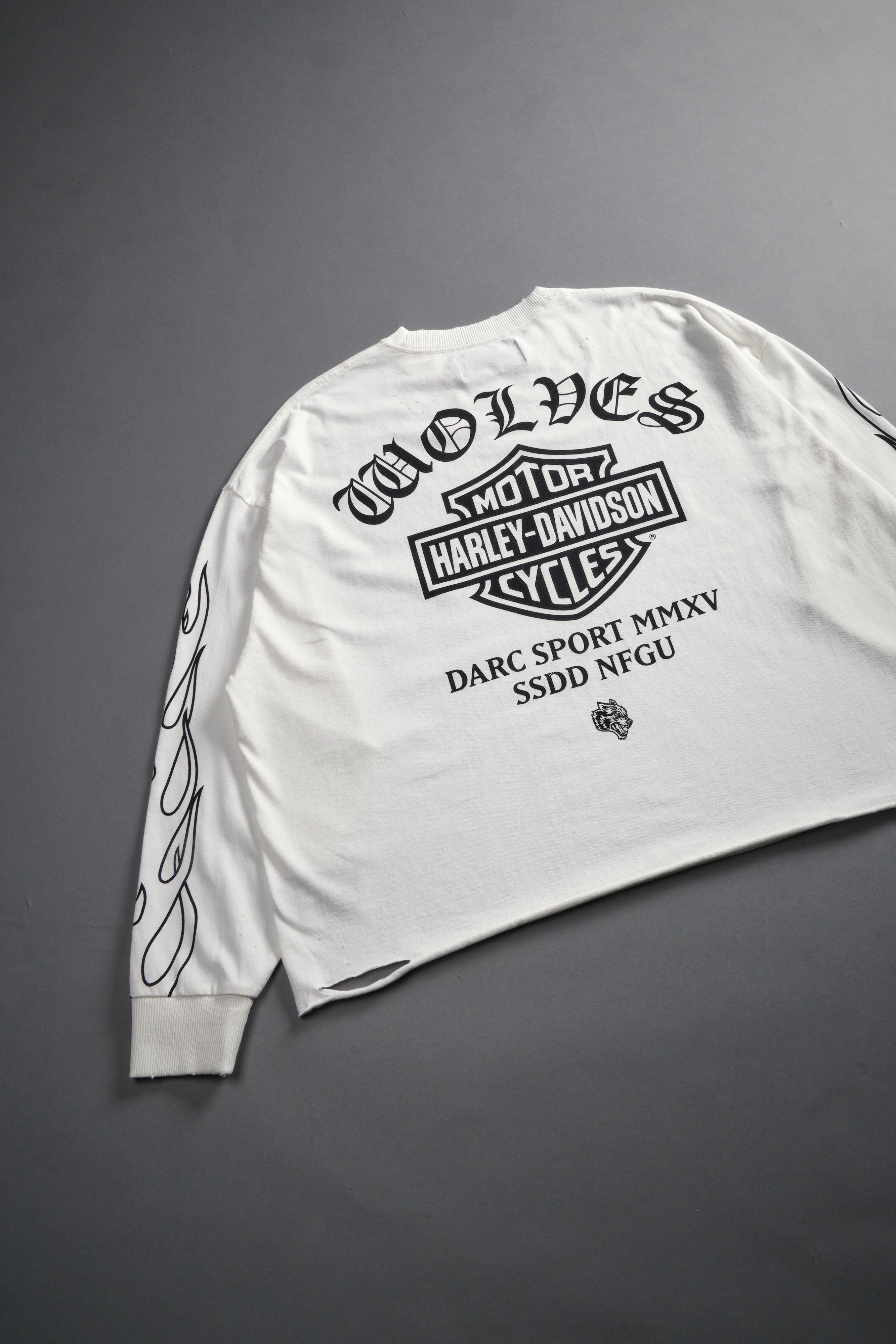 Harley-Davidson Wolves Distressed Grunge "Box Cut" L/S Tee in Cream