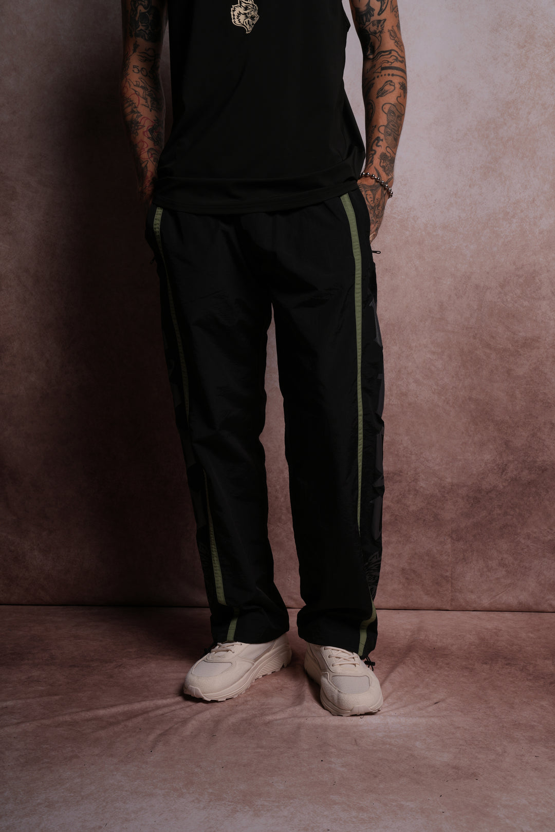 SSDDNFGU Remind Track Pants in Black/Norse Green
