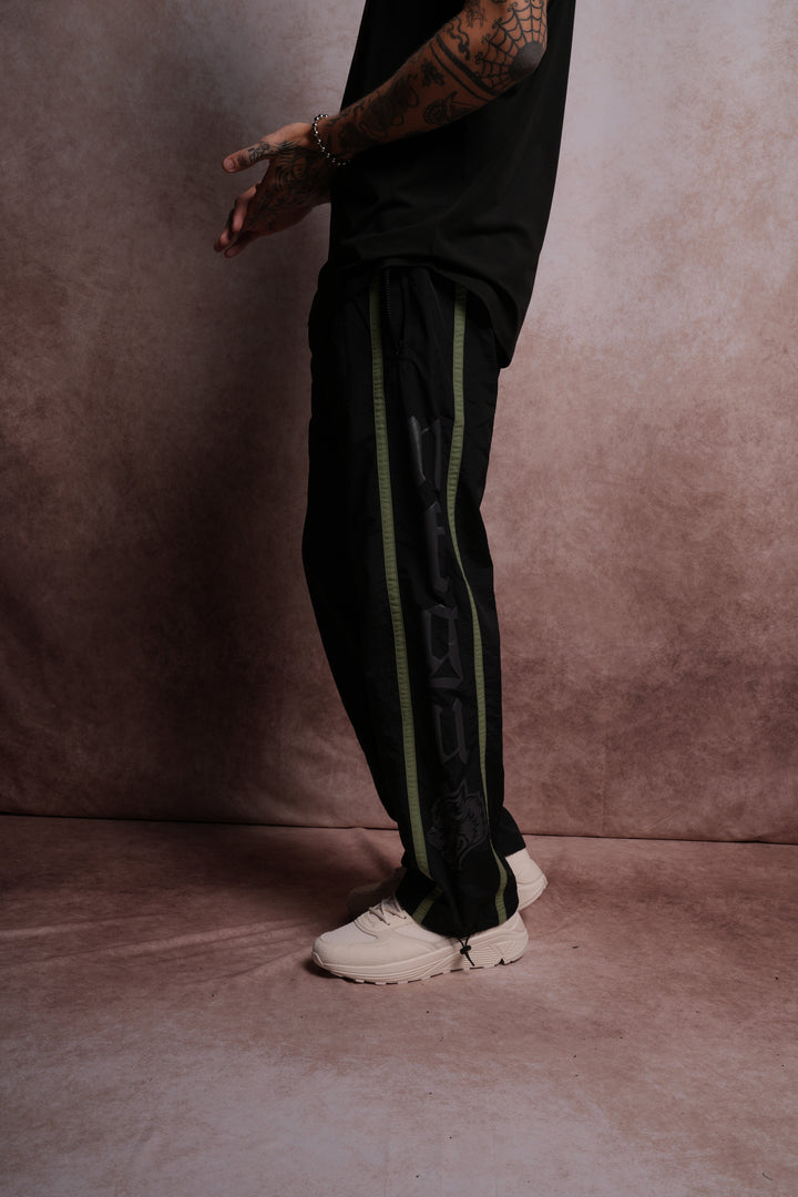 SSDDNFGU Remind Track Pants in Black/Norse Green