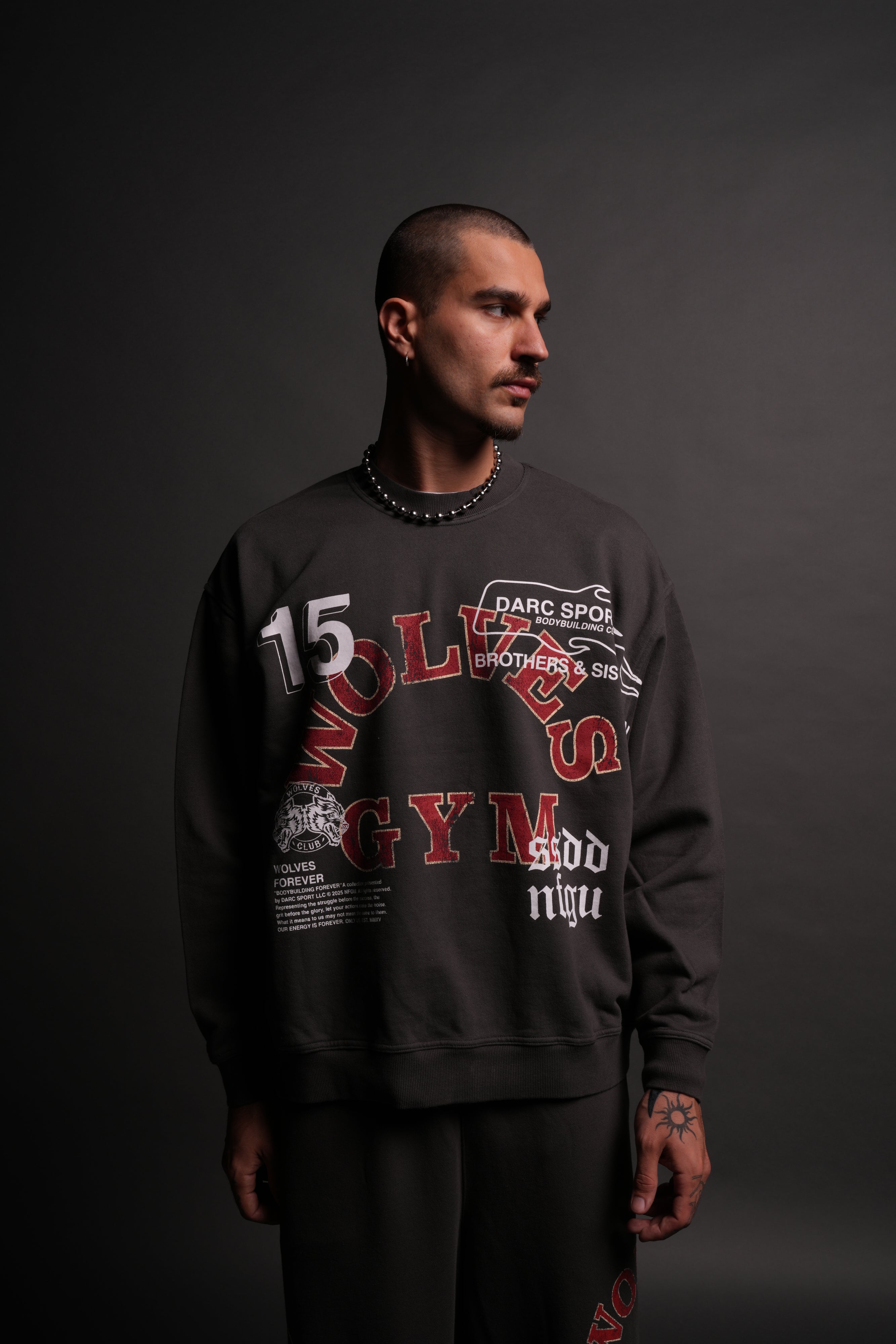 Wolves Gym V2 Grunge Oversized London Crewneck in Wolf Gray