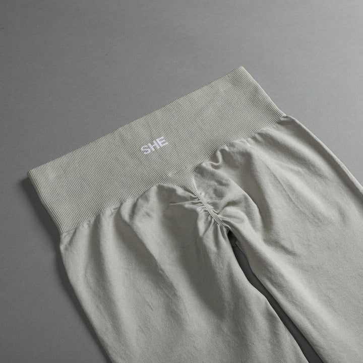 Big Wolf Loyalty "Everson Scrunch" Leggings in Cactus Gray