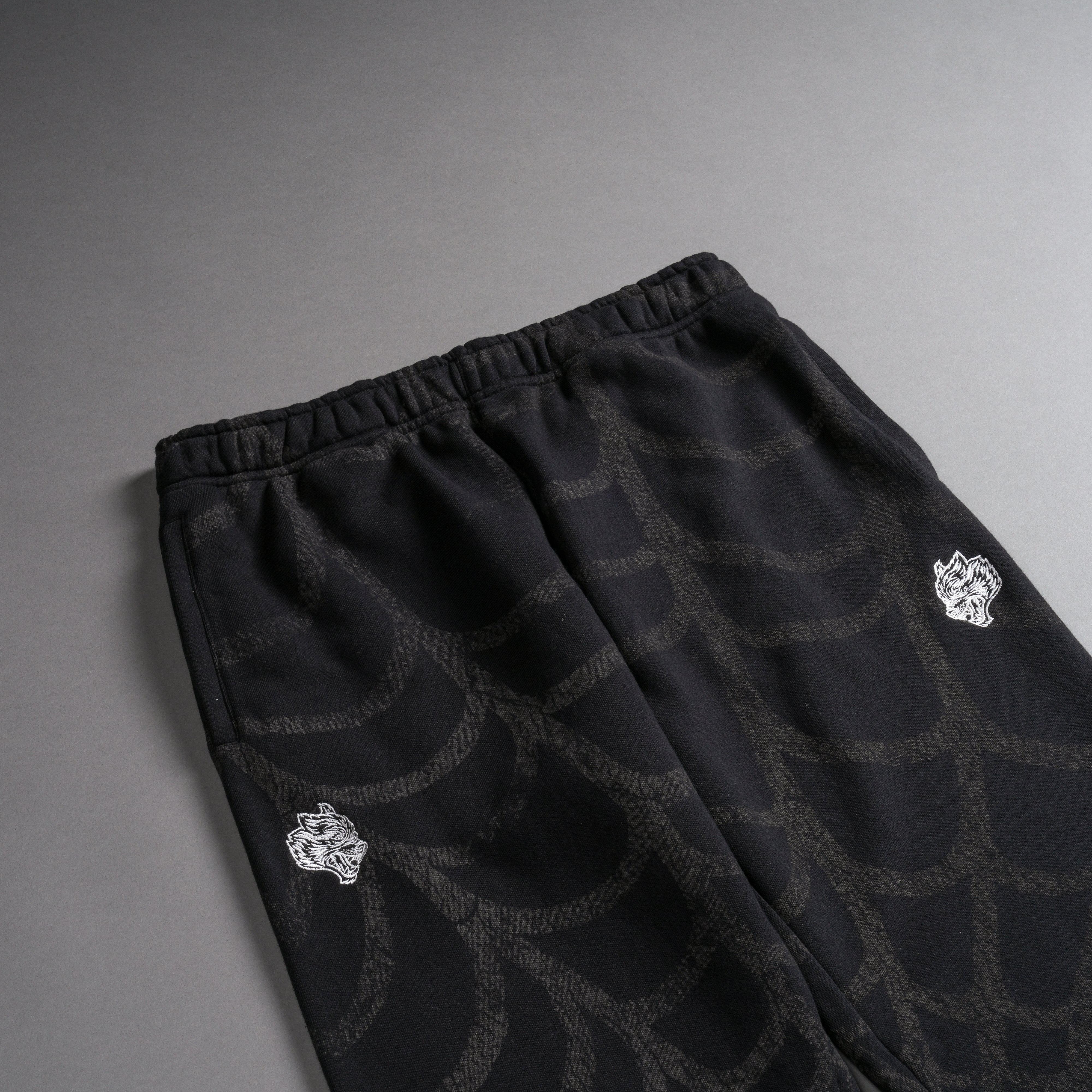 Symbiote Web She Post Longe Sweats in Black