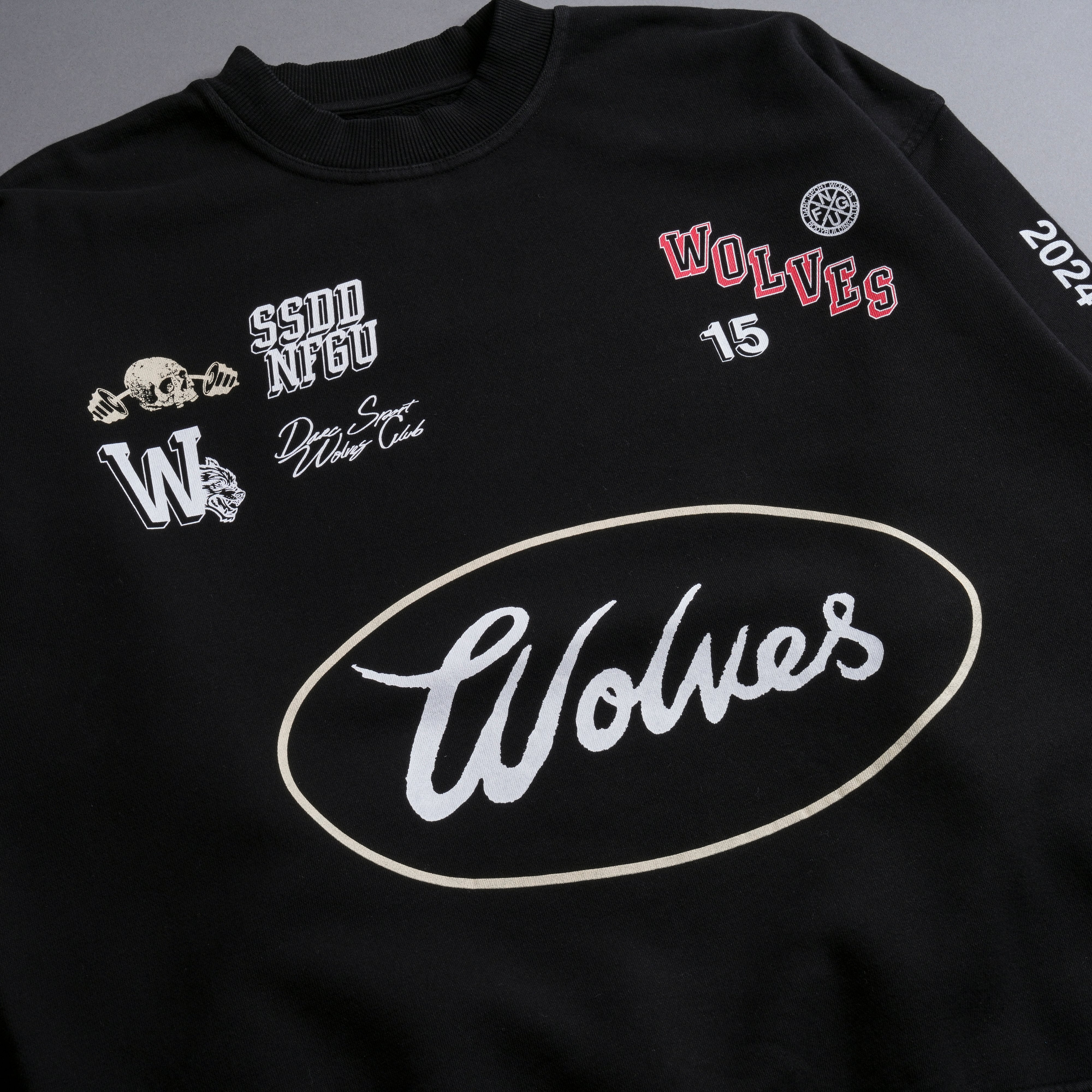 Live Fast V2 She London Crewneck in Black
