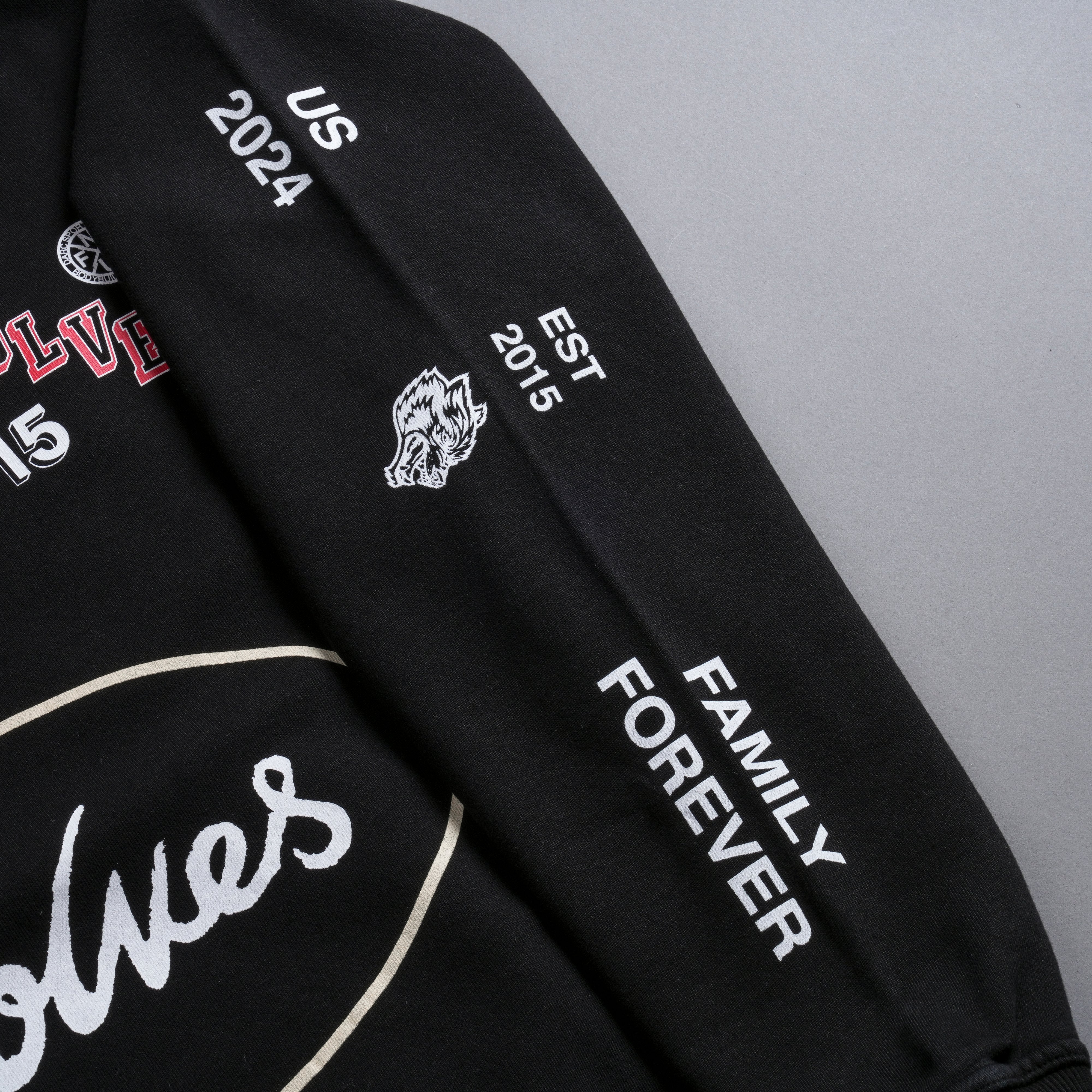 Live Fast V2 She London Crewneck in Black