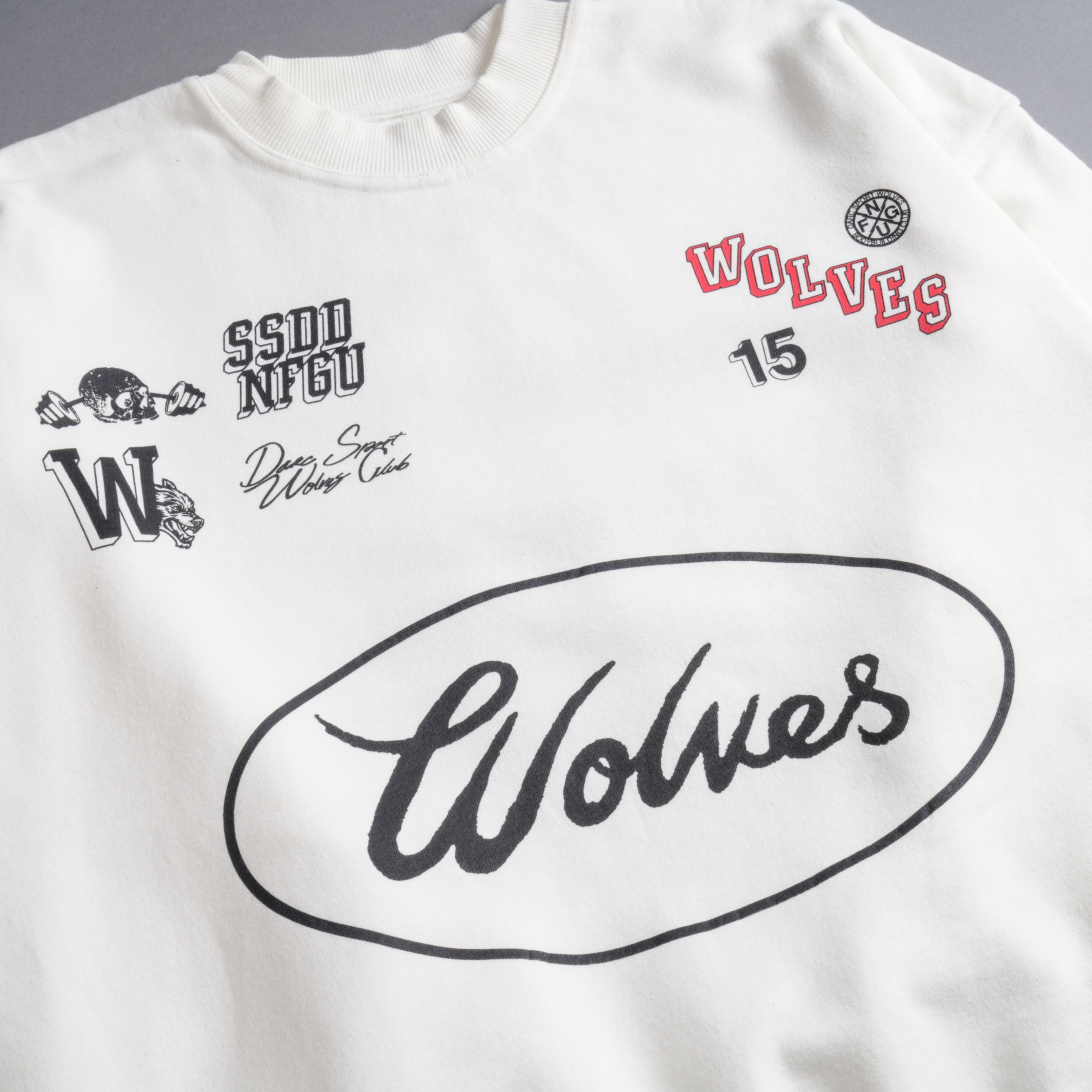 Live Fast V2 She London Crewneck in Cream