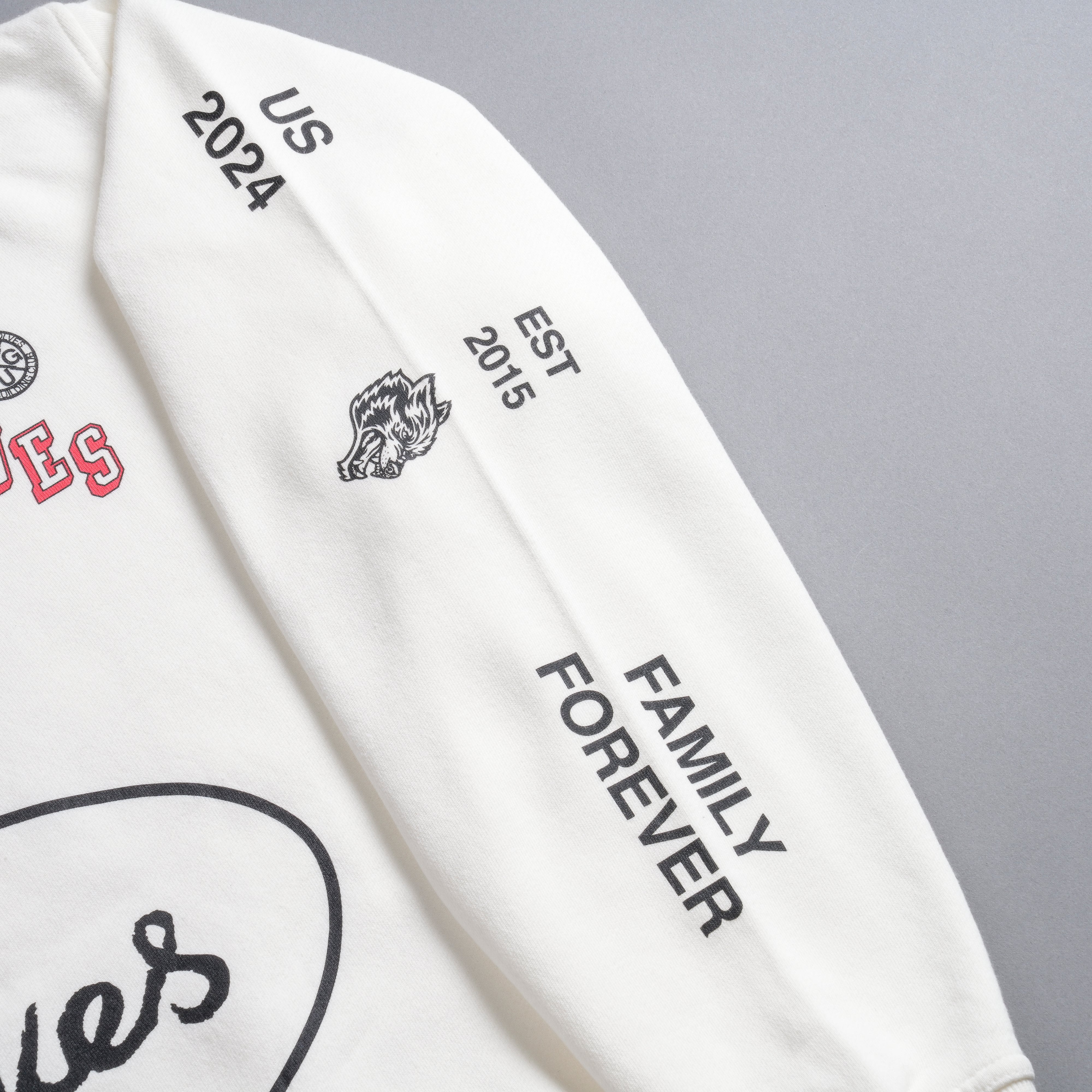 Live Fast V2 She London Crewneck in Cream