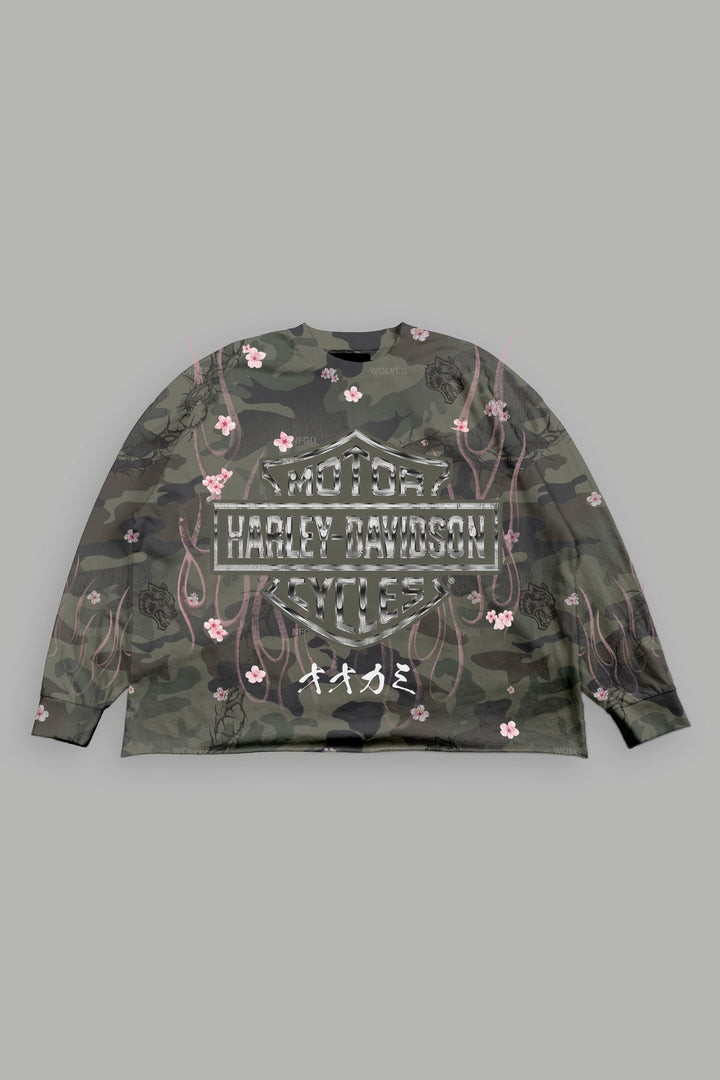 Darc Blossom Grunge Mid Length Raw Hem Ls Tee in Warrior In A Garden Green Camo