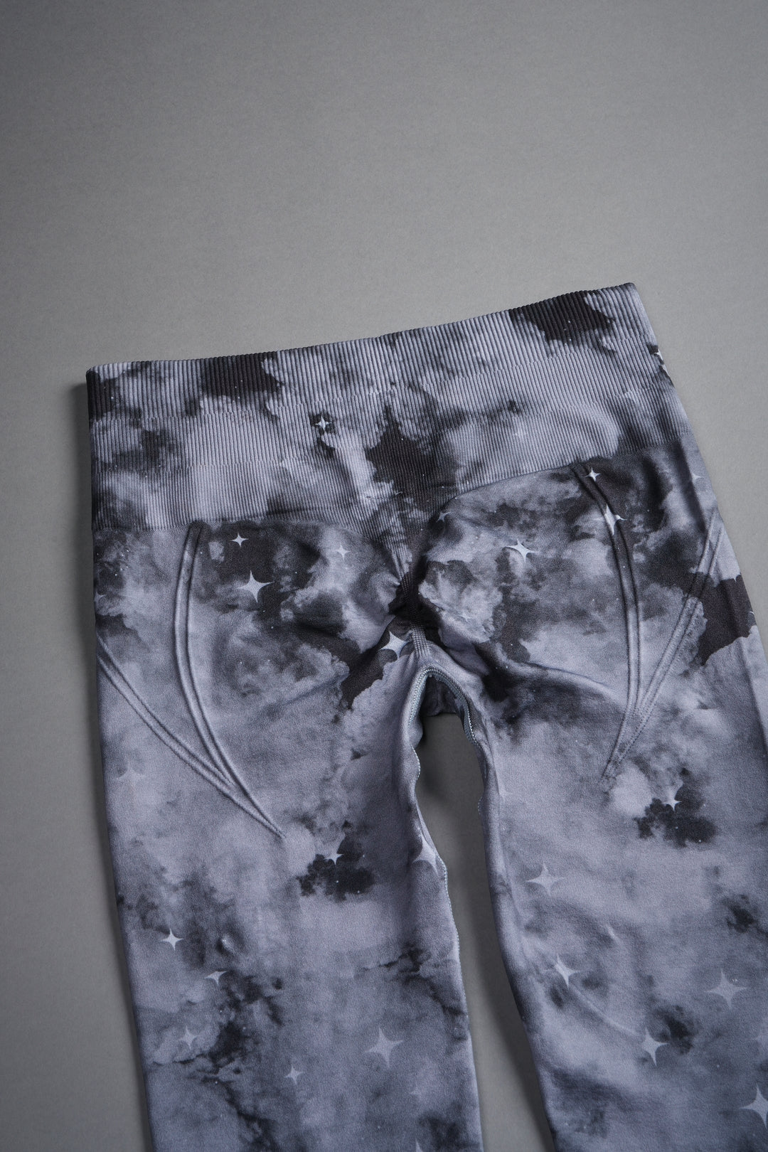 Hesh "Everson Seamless" Huxley Scrunch Leggings in Nirvana Gray Starry Clouds