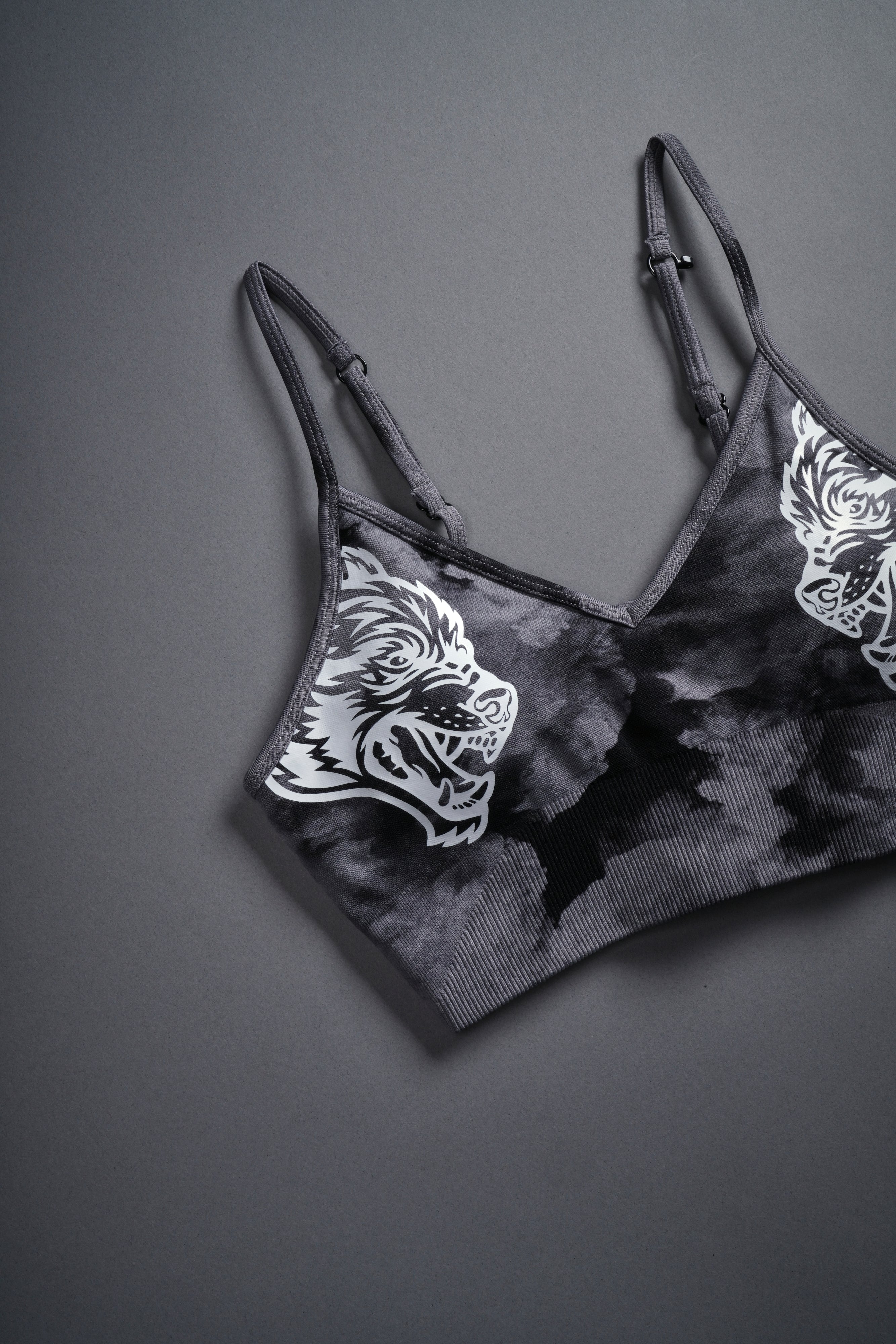 Darc Sport Dual Wolf Chopper Everson Seamless Sports Bra in Black Ghost Clouds L
