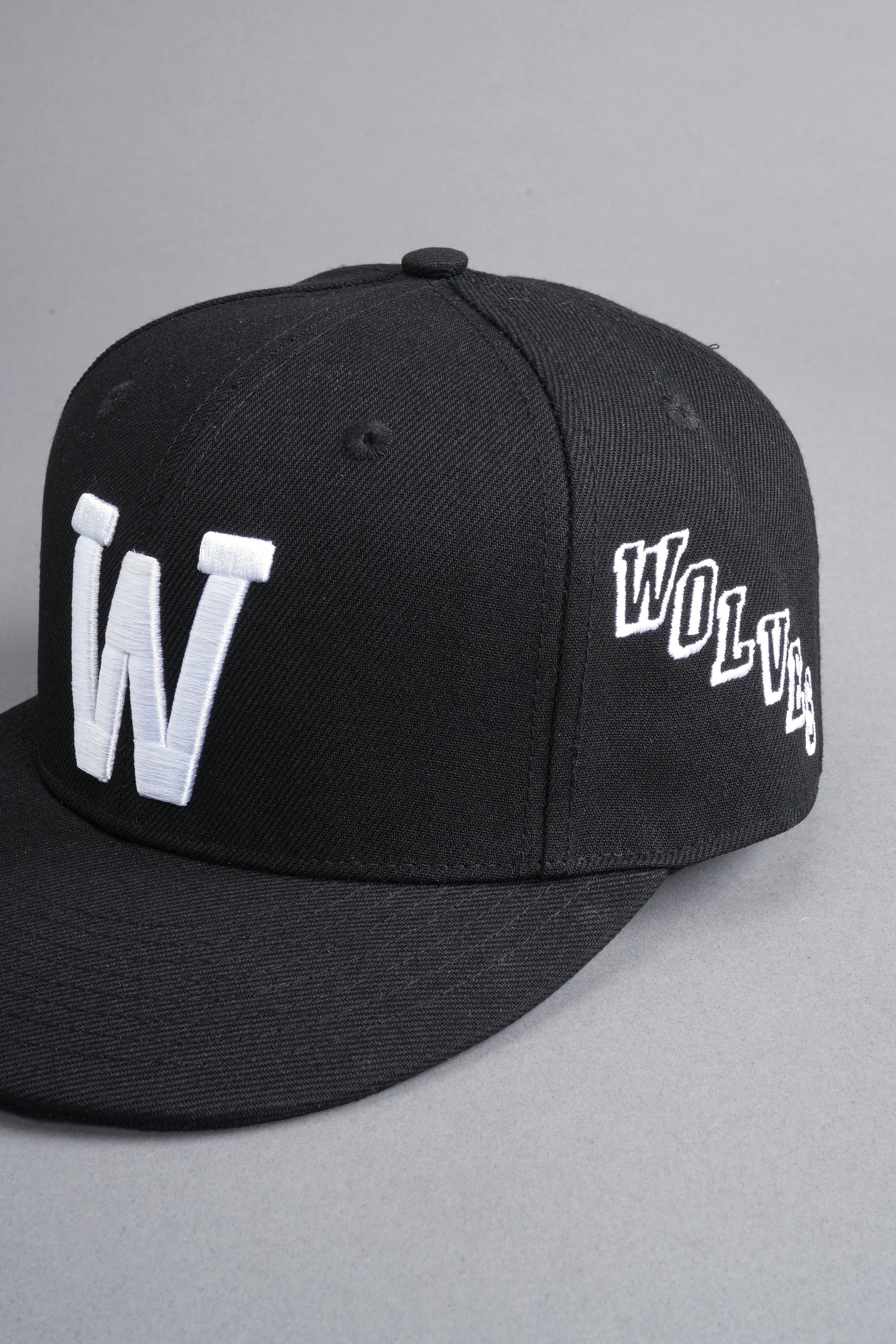 "W" Bushido Fitted Hat in Black