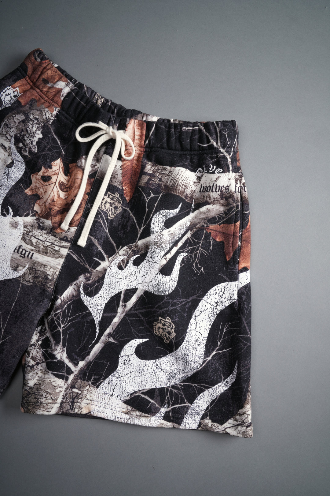 Mempo Oversized Post Lounge Sweat Shorts in Darc Woodland Camo