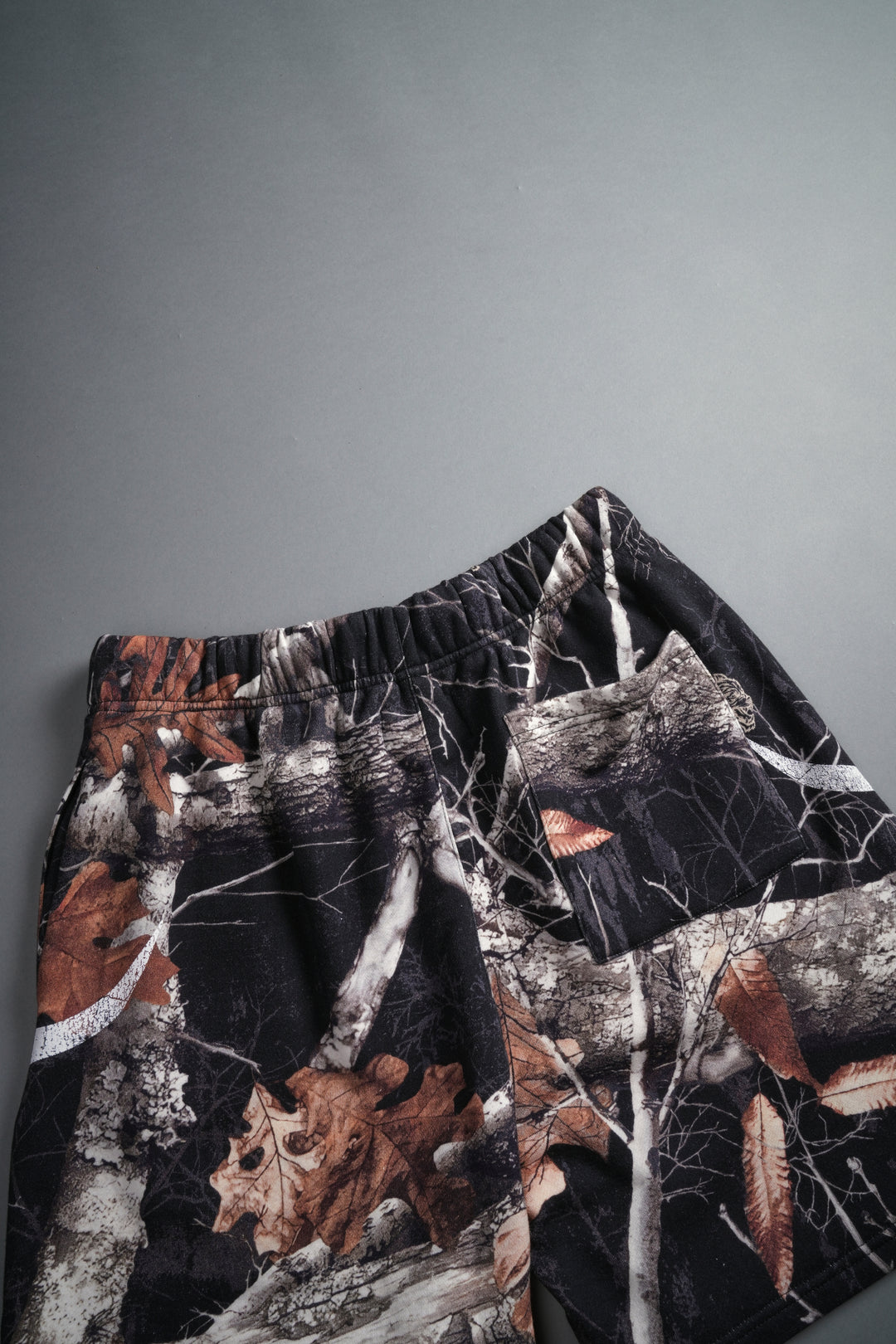 Mempo Oversized Post Lounge Sweat Shorts in Darc Woodland Camo