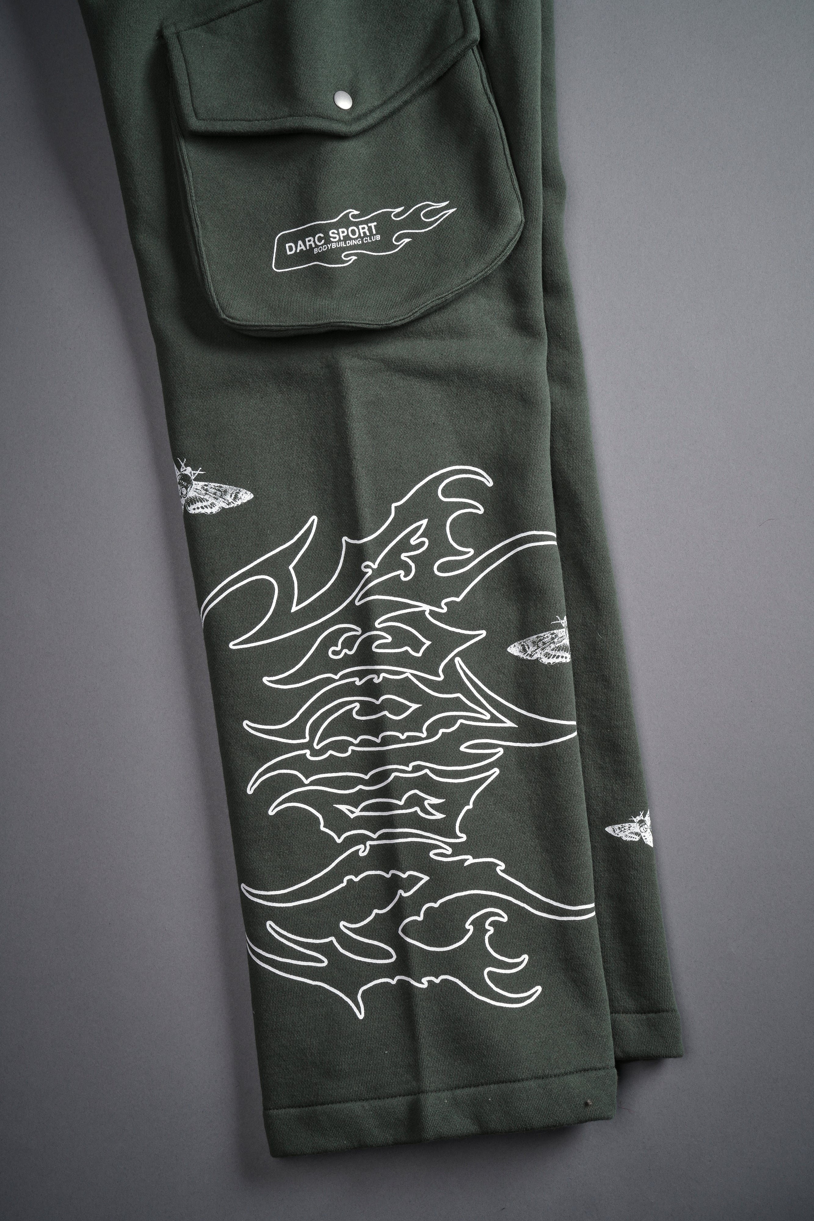 Death Head Bigelow Cargo Sweat Pants in Green Ivy