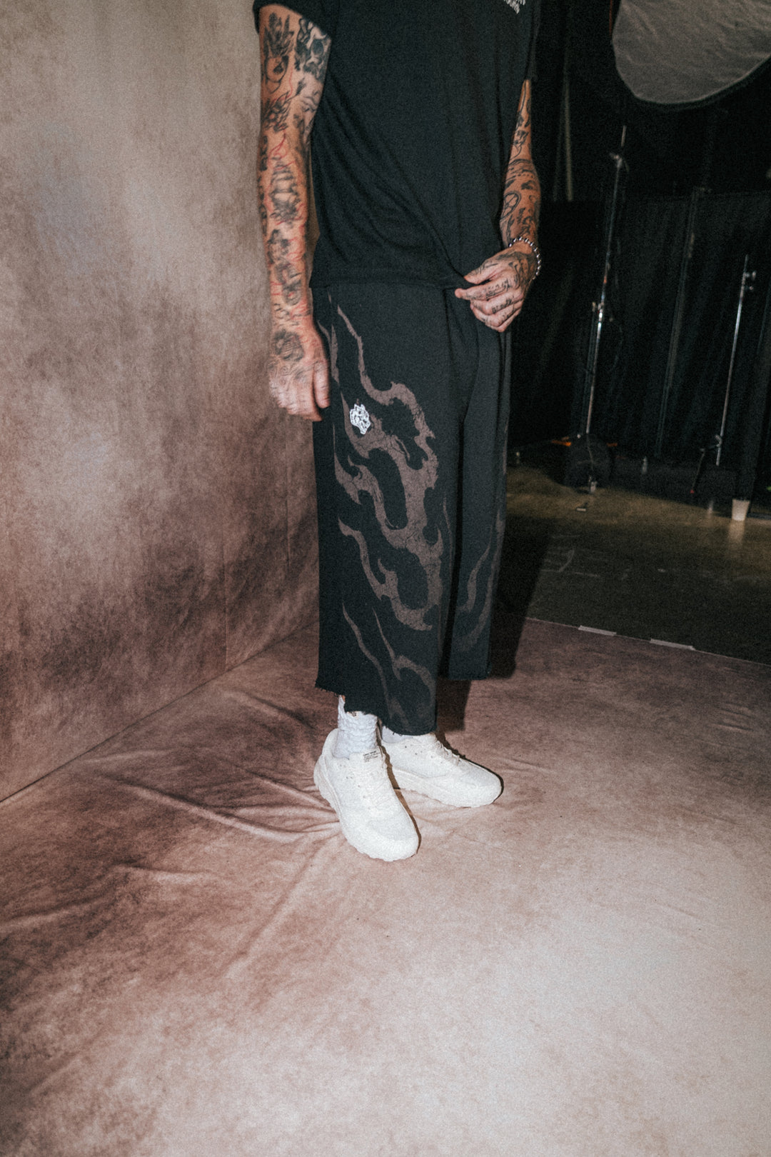 Darc Infernal Oversized Omen Cropped Sweat Pants in Black