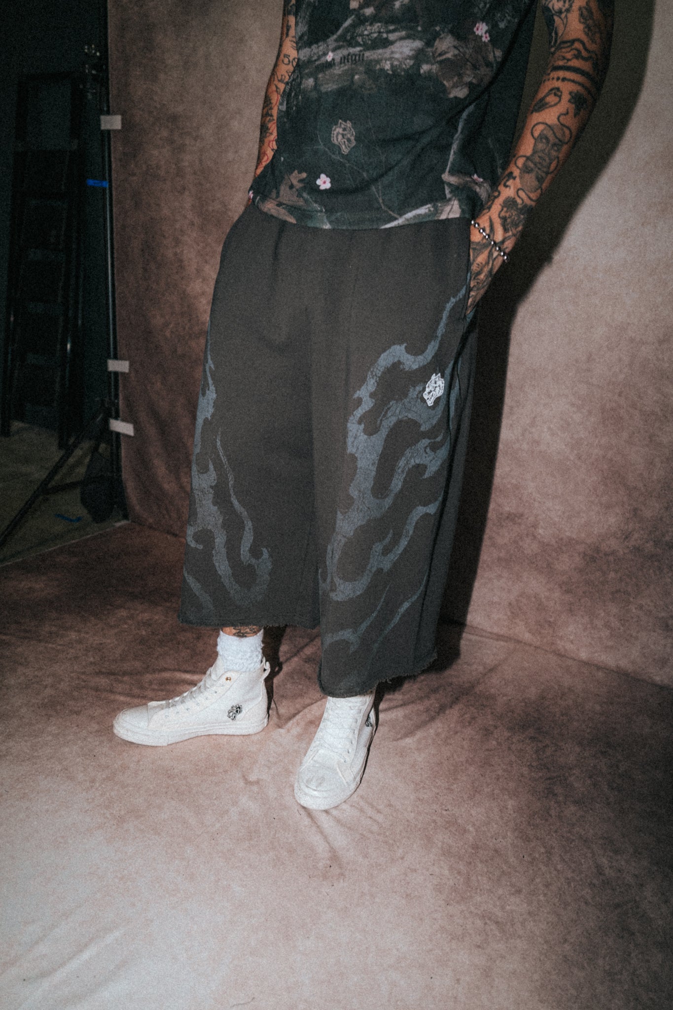 Darc Infernal Oversized Omen Cropped Sweat Pants in Wolf Gray