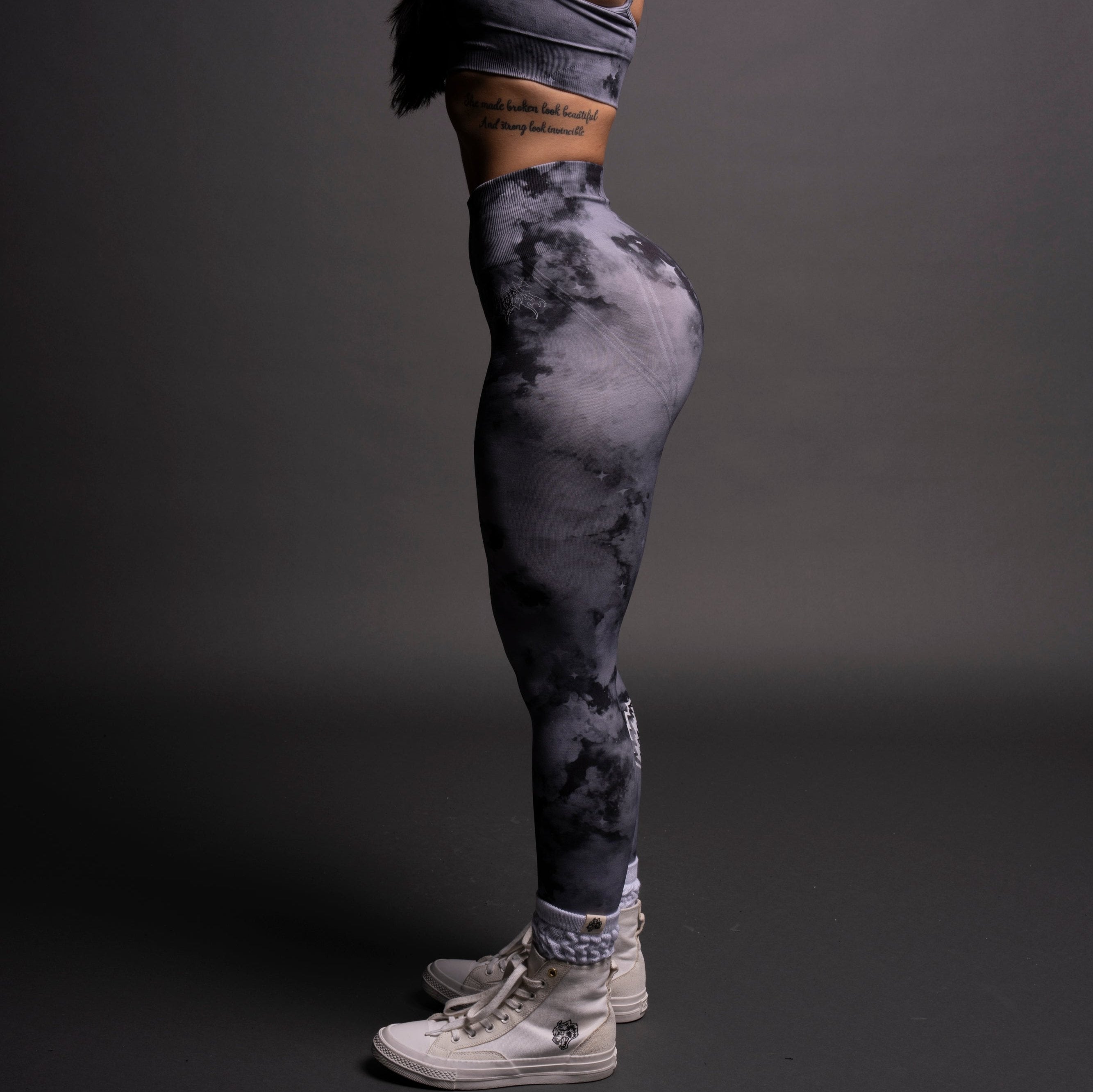 Hesh "Everson Seamless" Huxley Scrunch Leggings in Nirvana Gray Starry Clouds