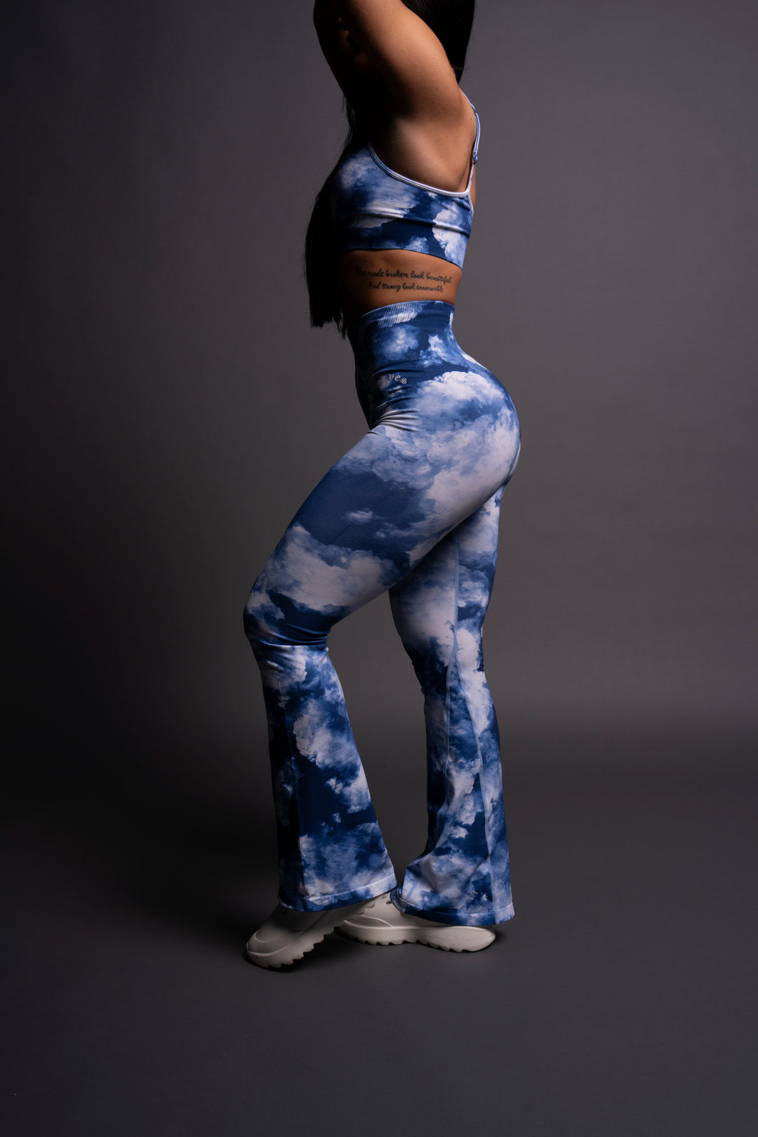 Our Stamp "Everson Seamless" Gracie Flare Scrunch Leggings in Blue Sky