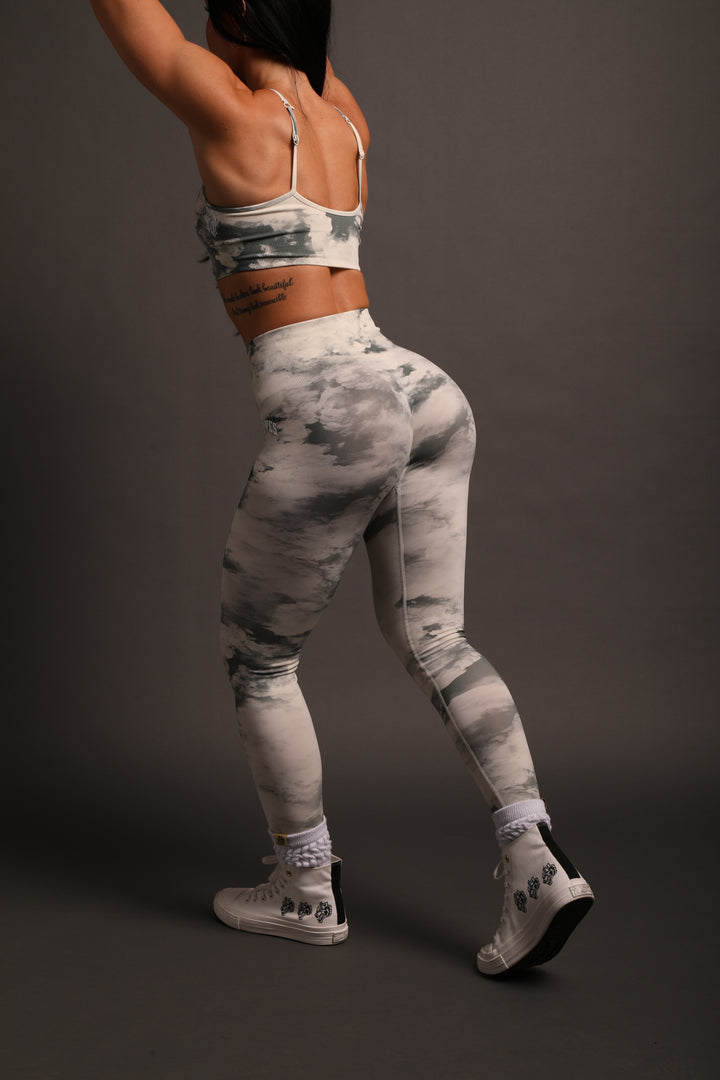 Loyalty "Everson Seamless" Leggings in Rosemary Ghost Clouds
