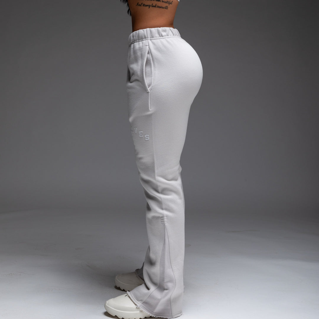 Pyramid V2 She Flare Sweat Pants in Stone