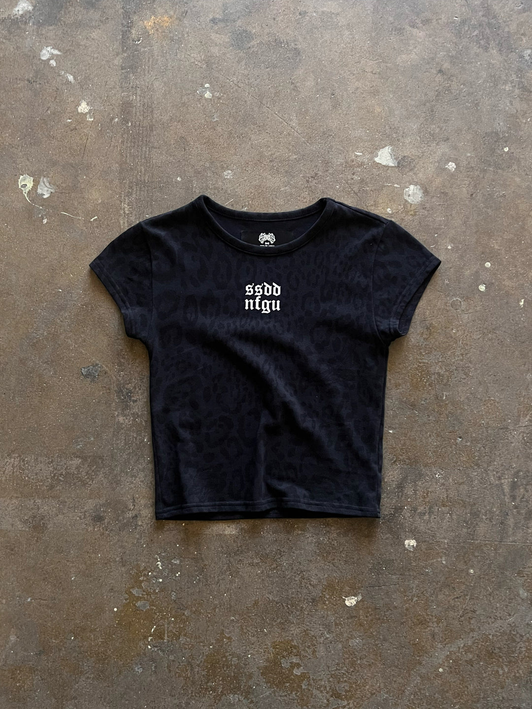 SSDDNFGU Wolf "Baby" Tee in Charcoal Leopard
