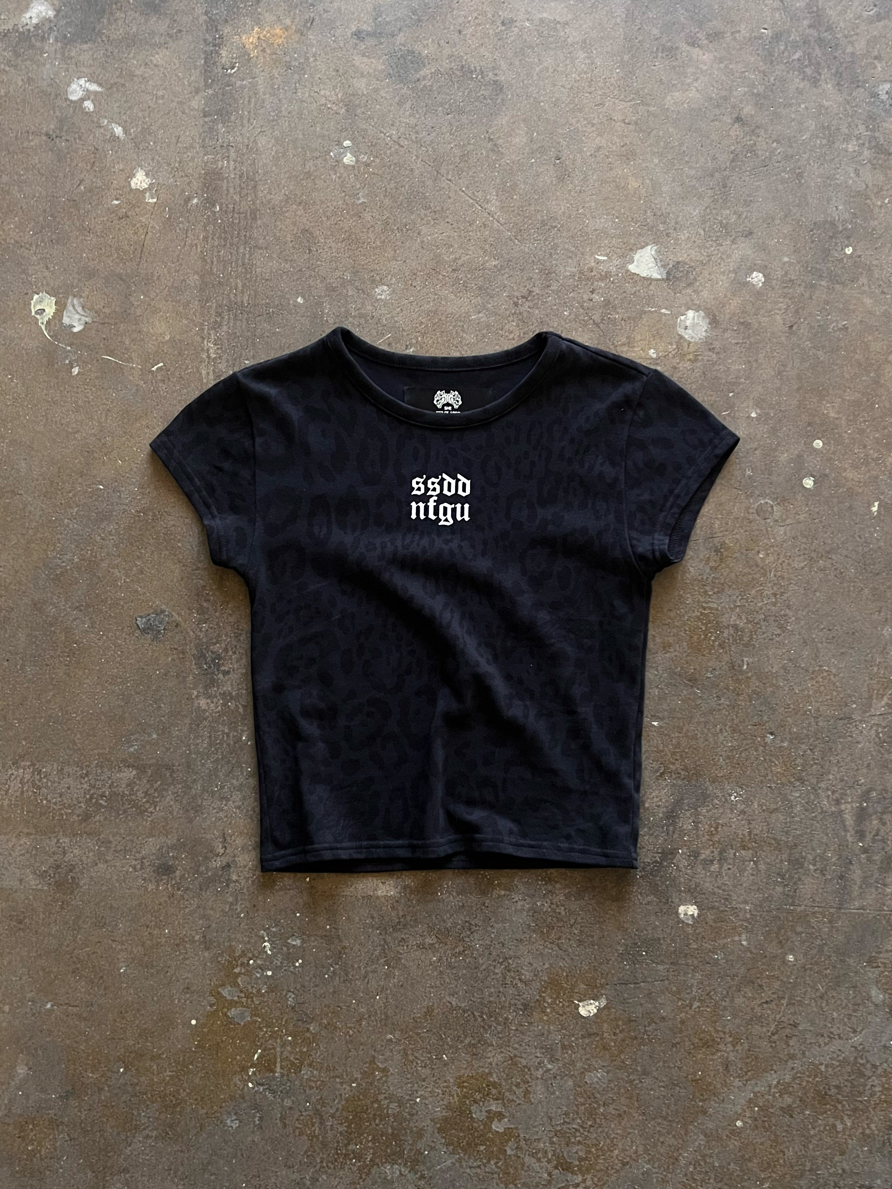 SSDDNFGU Wolf "Baby" Tee in Charcoal Leopard