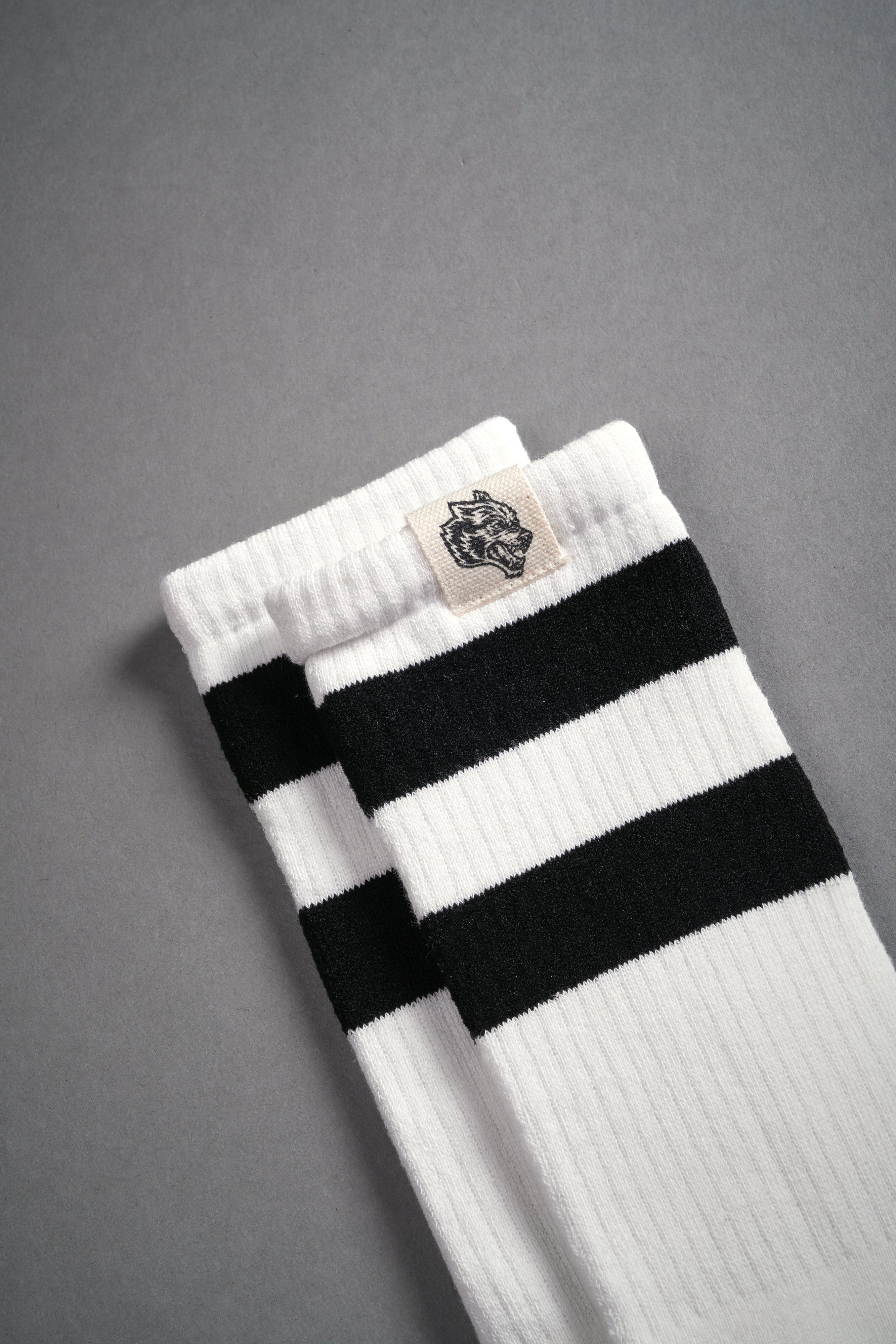 2 Stripe Wolf Patch Classic Socks in Cream/Black