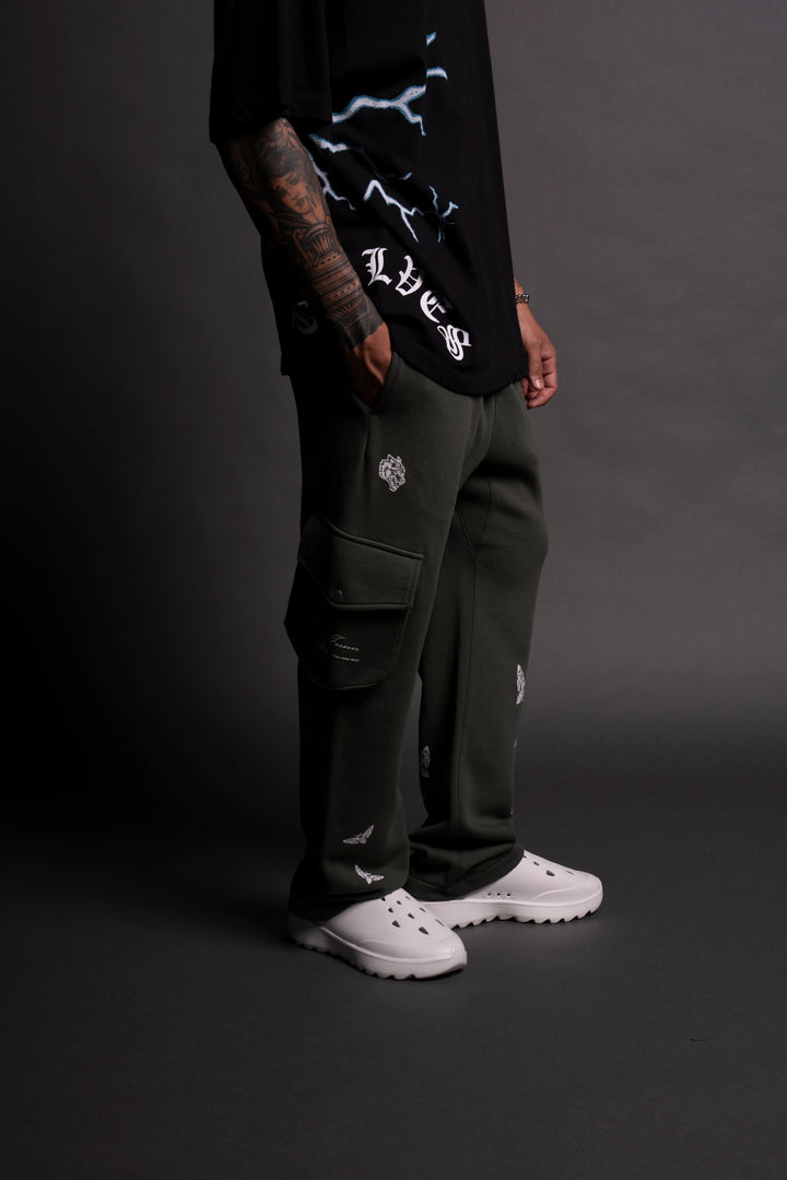 Death Head Bigelow Cargo Sweat Pants in Green Ivy