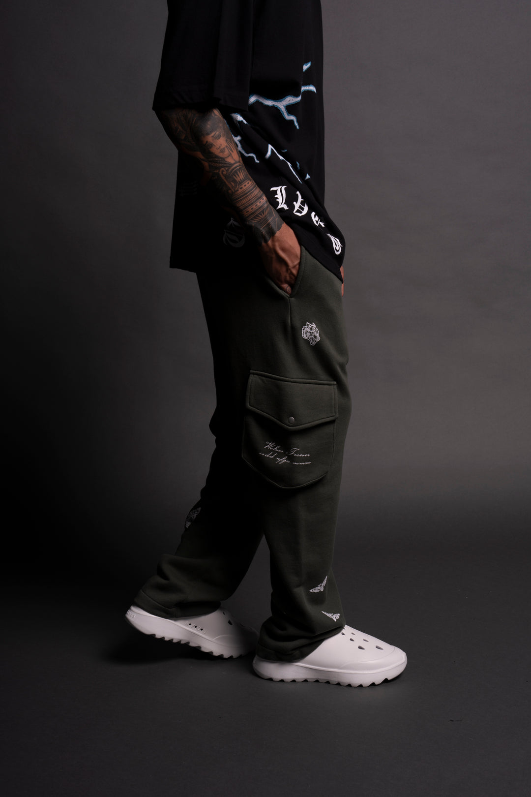 Death Head Bigelow Cargo Sweat Pants in Green Ivy