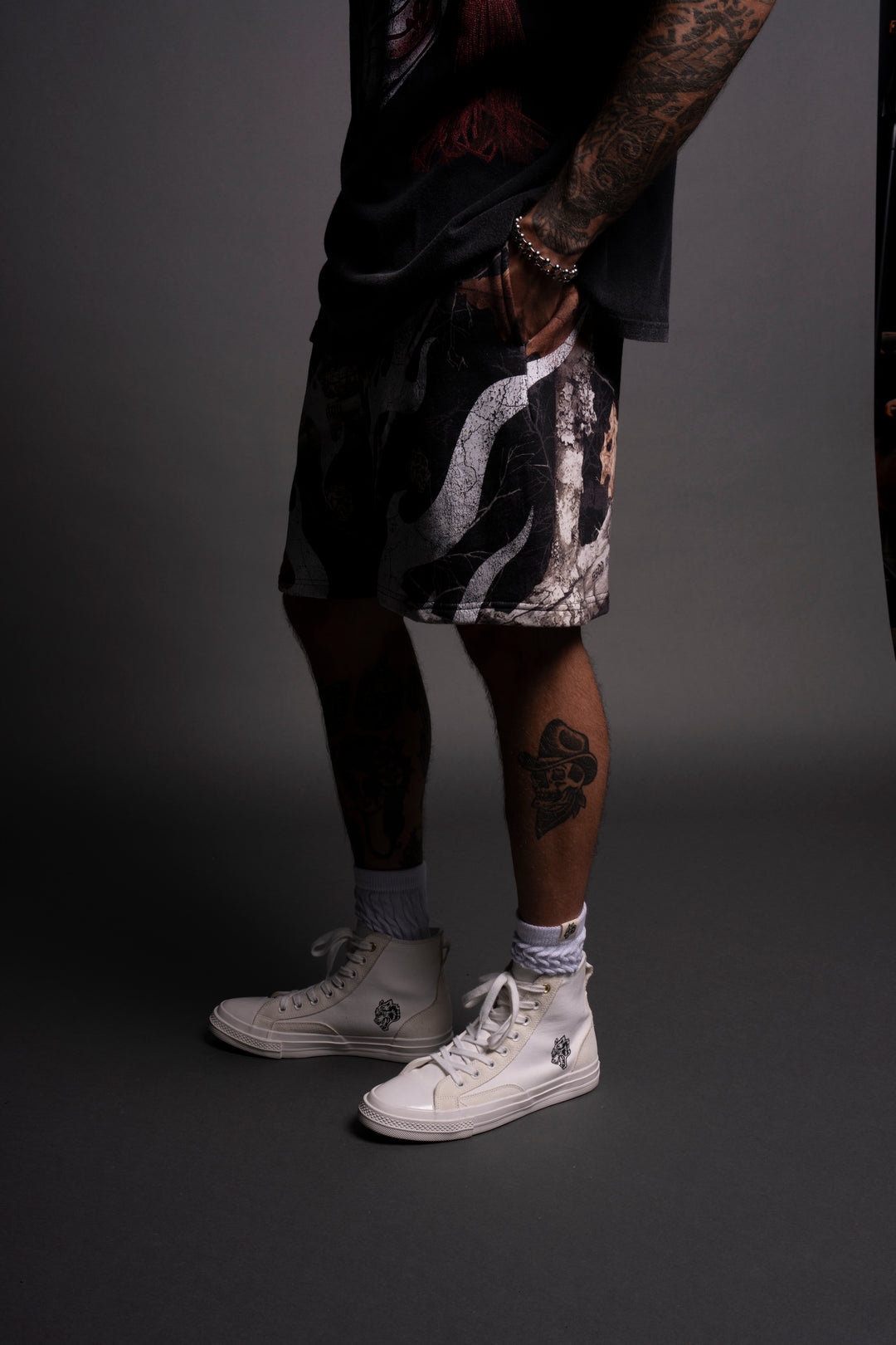 Mempo Oversized Post Lounge Sweat Shorts in Darc Woodland Camo