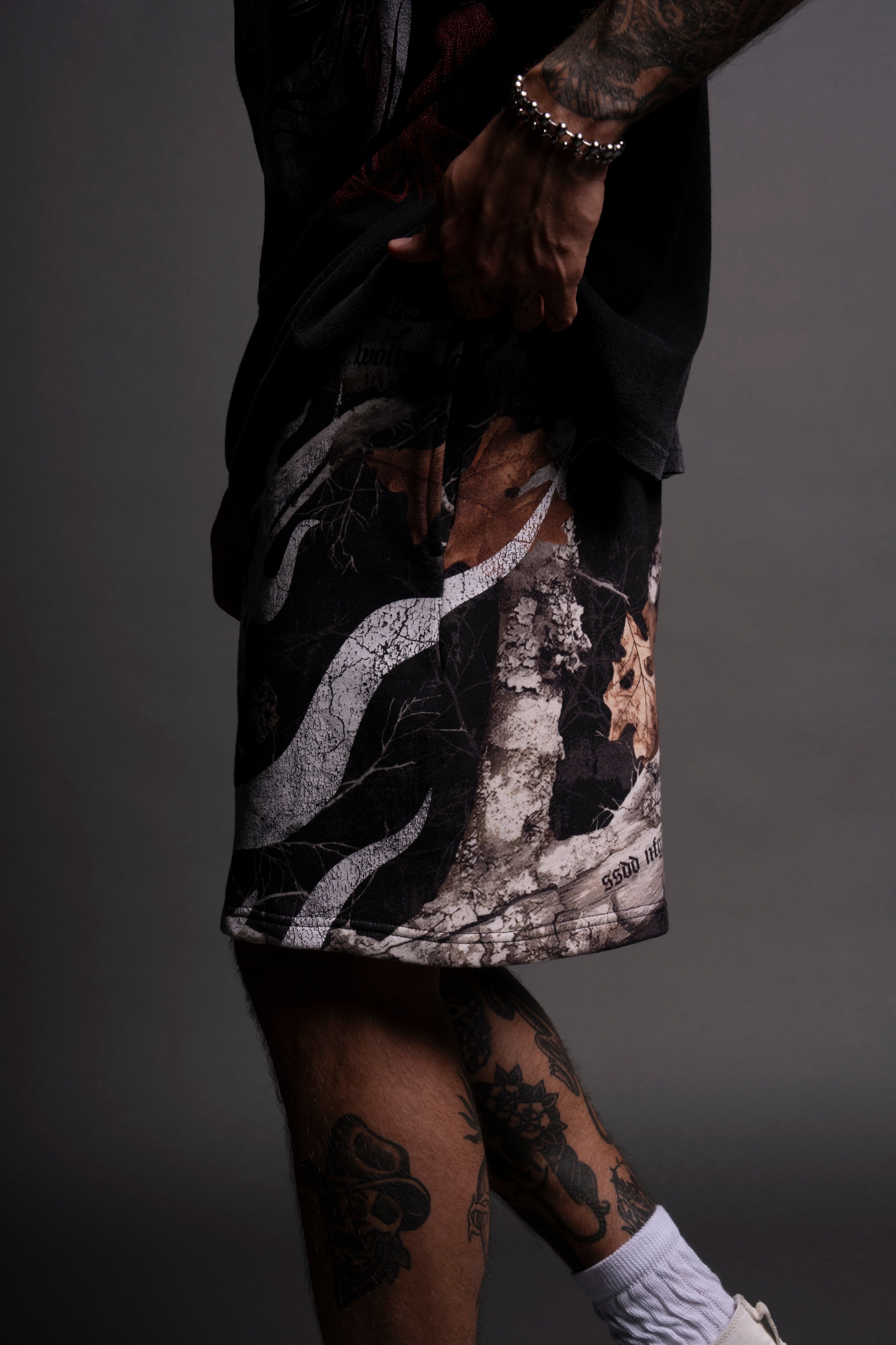 Mempo Oversized Post Lounge Sweat Shorts in Darc Woodland Camo